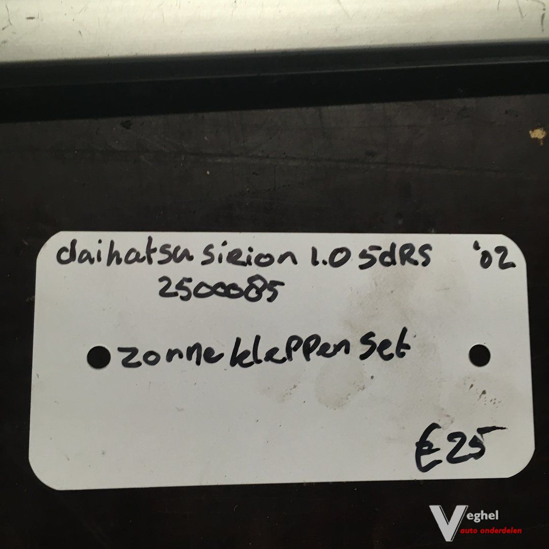 Daihatsu Sirion 1.0 5drs 2002 wagennr 2500085 Zonnekleppen set sun visor left and right usado en Menorca