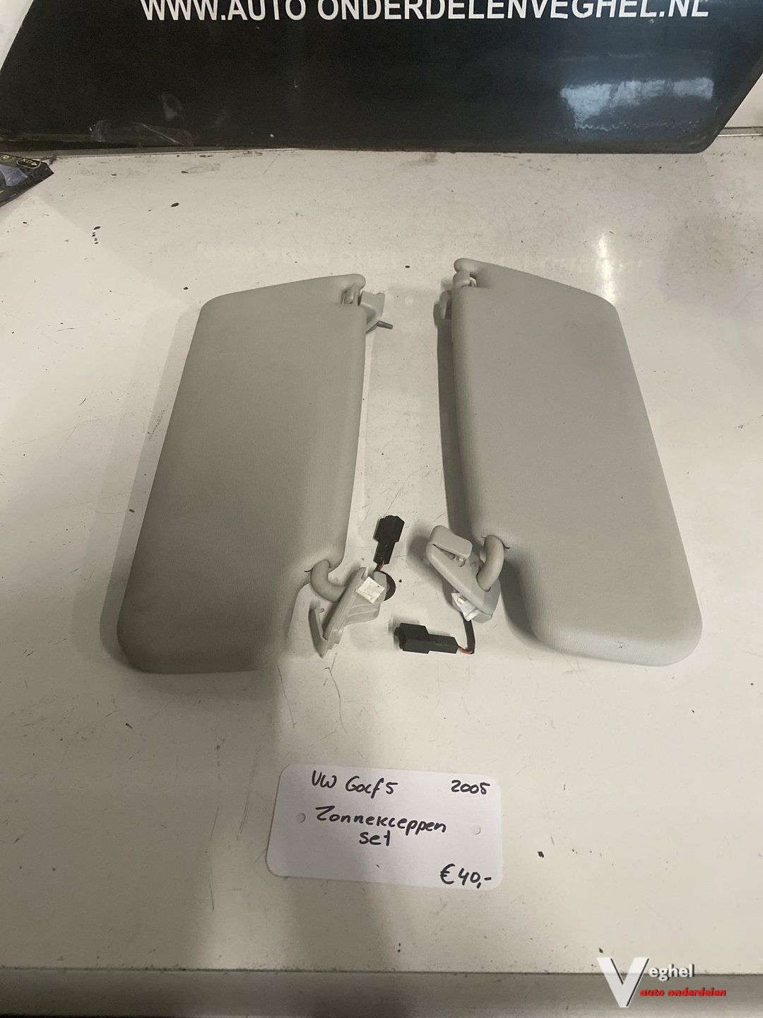 Vw Golf 5 2005 Zonnekleppen set sun visor left and right usado en Menorca foto 2