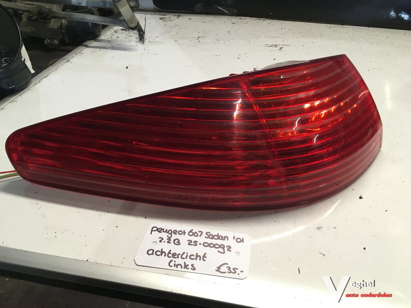 Peugeot 607 Sedan 2.2B 2001 2500092 Achterlicht Links of Rechts tail light single usado en Menorca