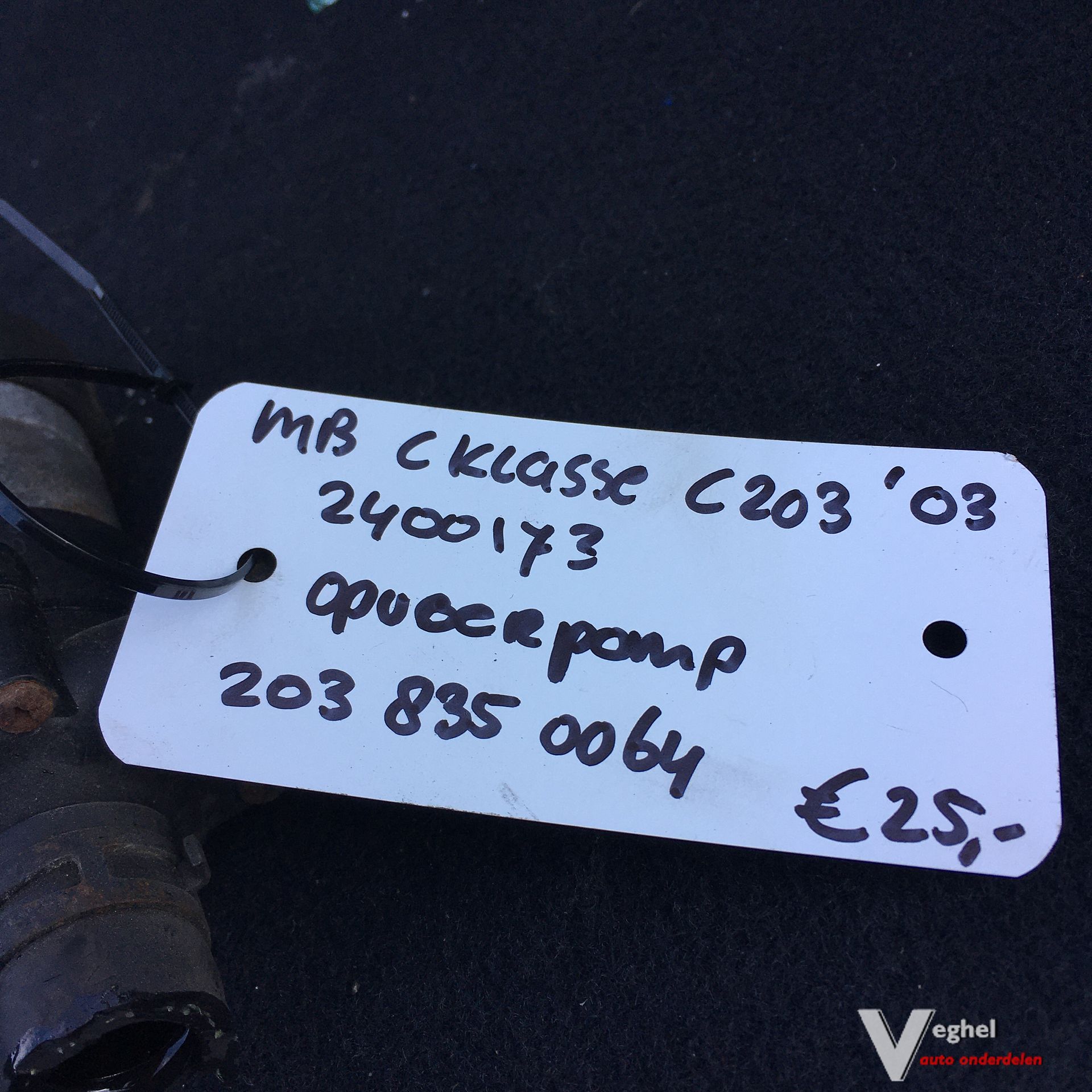 Mercedes C203. 3.2 gasolina automaat Station 2003 2400173 Opvoerpomp 203 835 00 64 extra water pump usado en Menorca