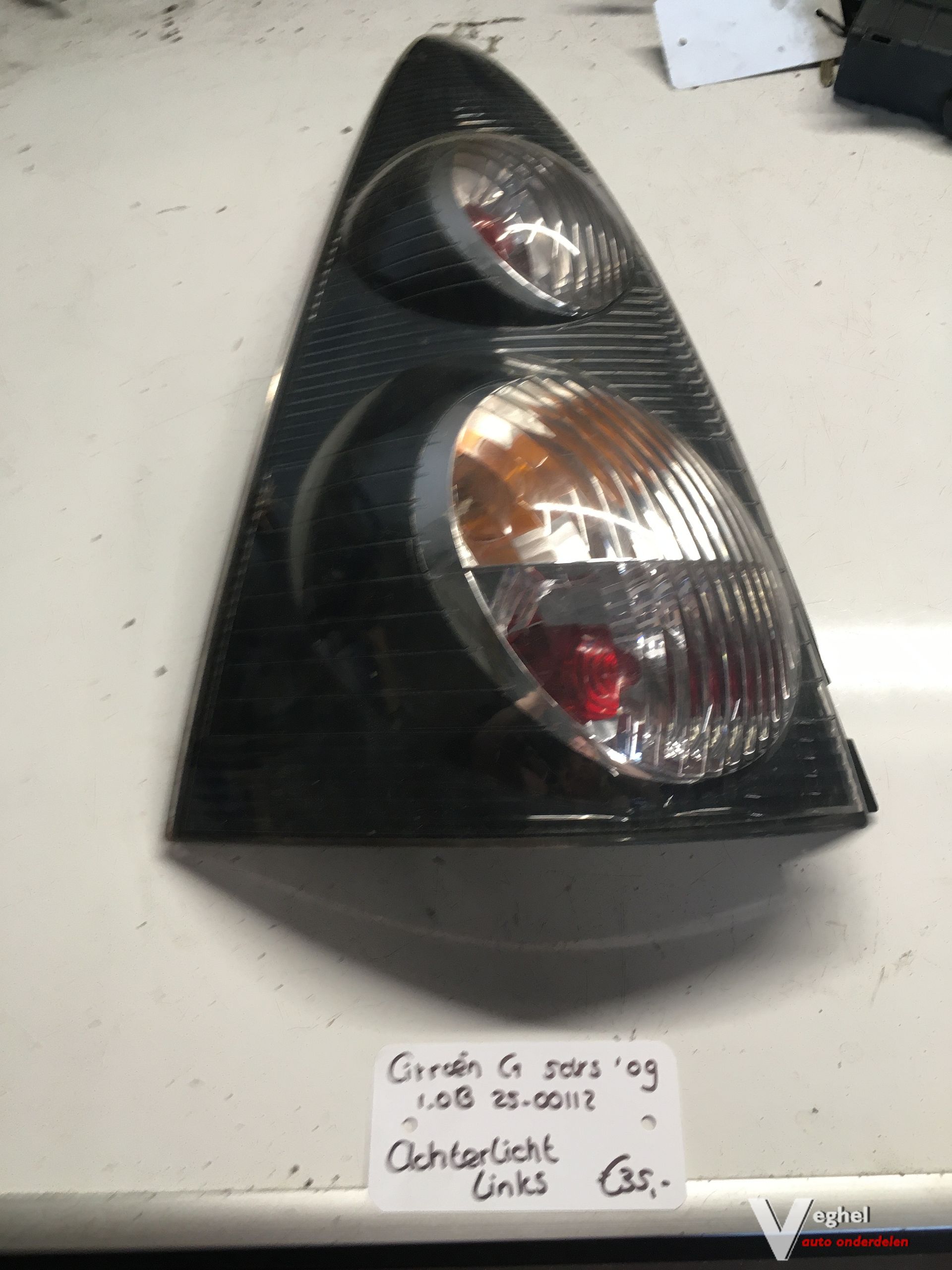 Citroen C1 5drs 1.0 2009 2500112 Achterlicht Links of Rechts tail light single usado en Menorca foto 3
