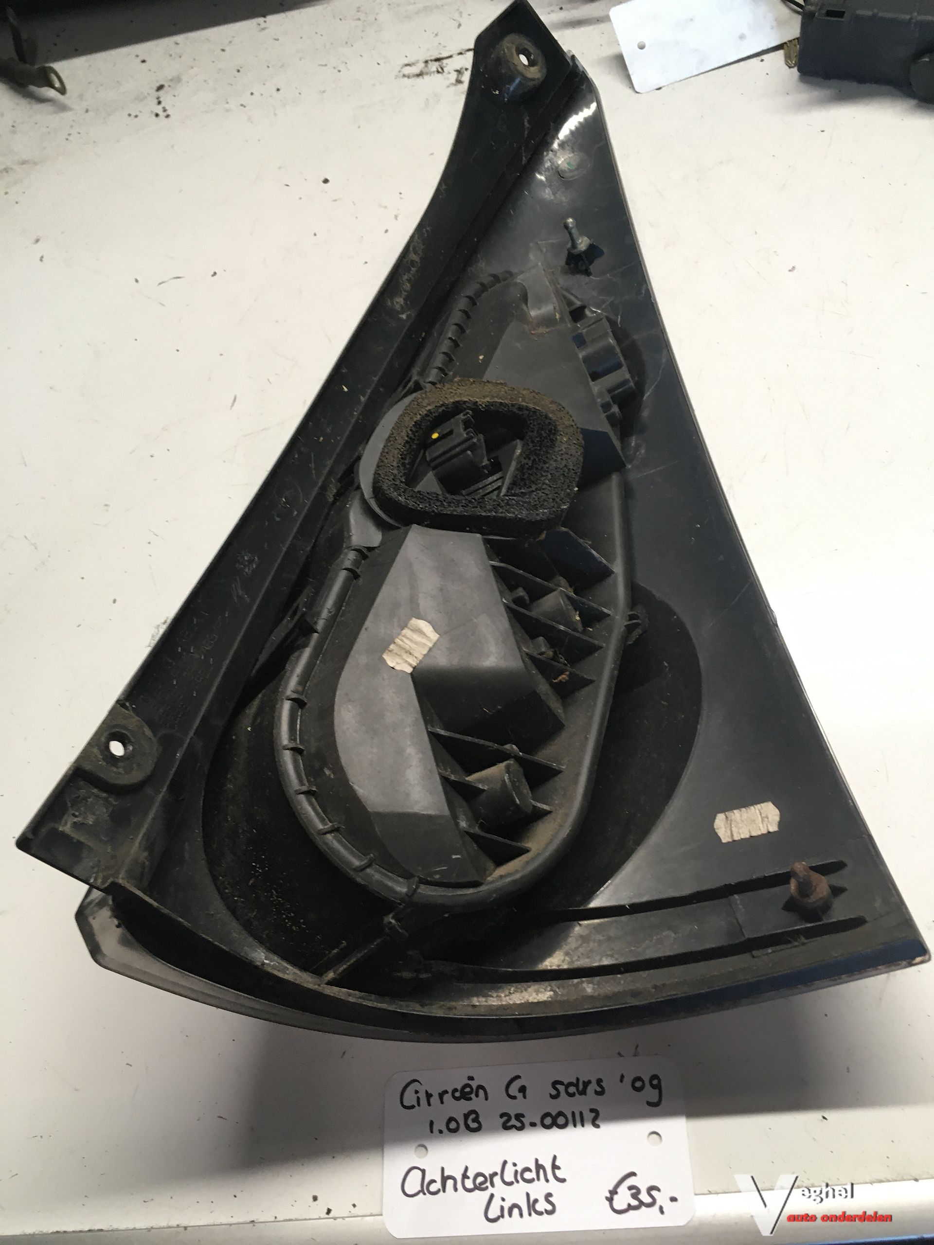 Citroen C1 5drs 1.0 2009 2500112 Achterlicht Links of Rechts tail light single usado en Menorca foto 4