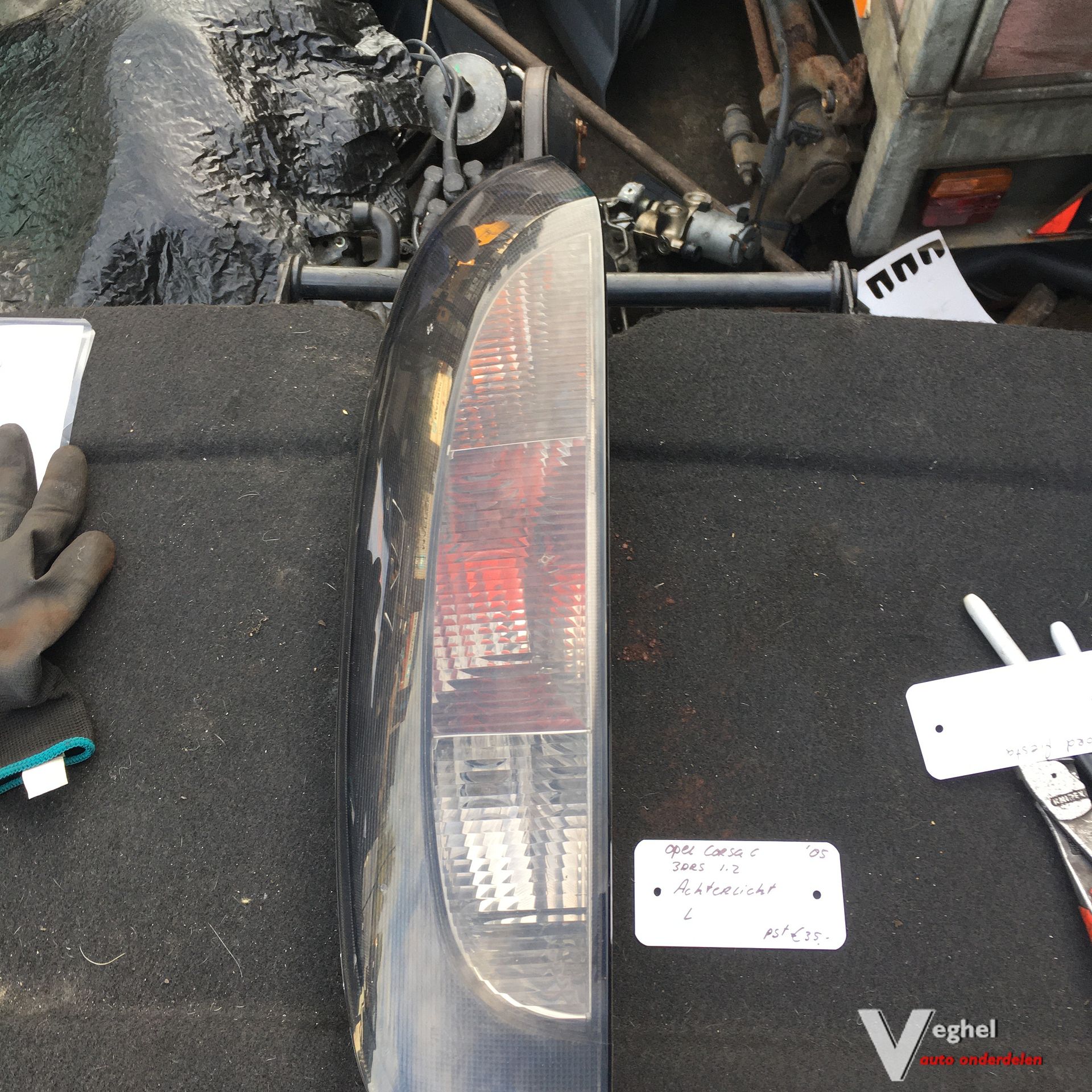 Opel Corsa C 1.2 3drs 2005 2500195 Achterlicht Links of Rechts tail light single usado en Menorca foto 5