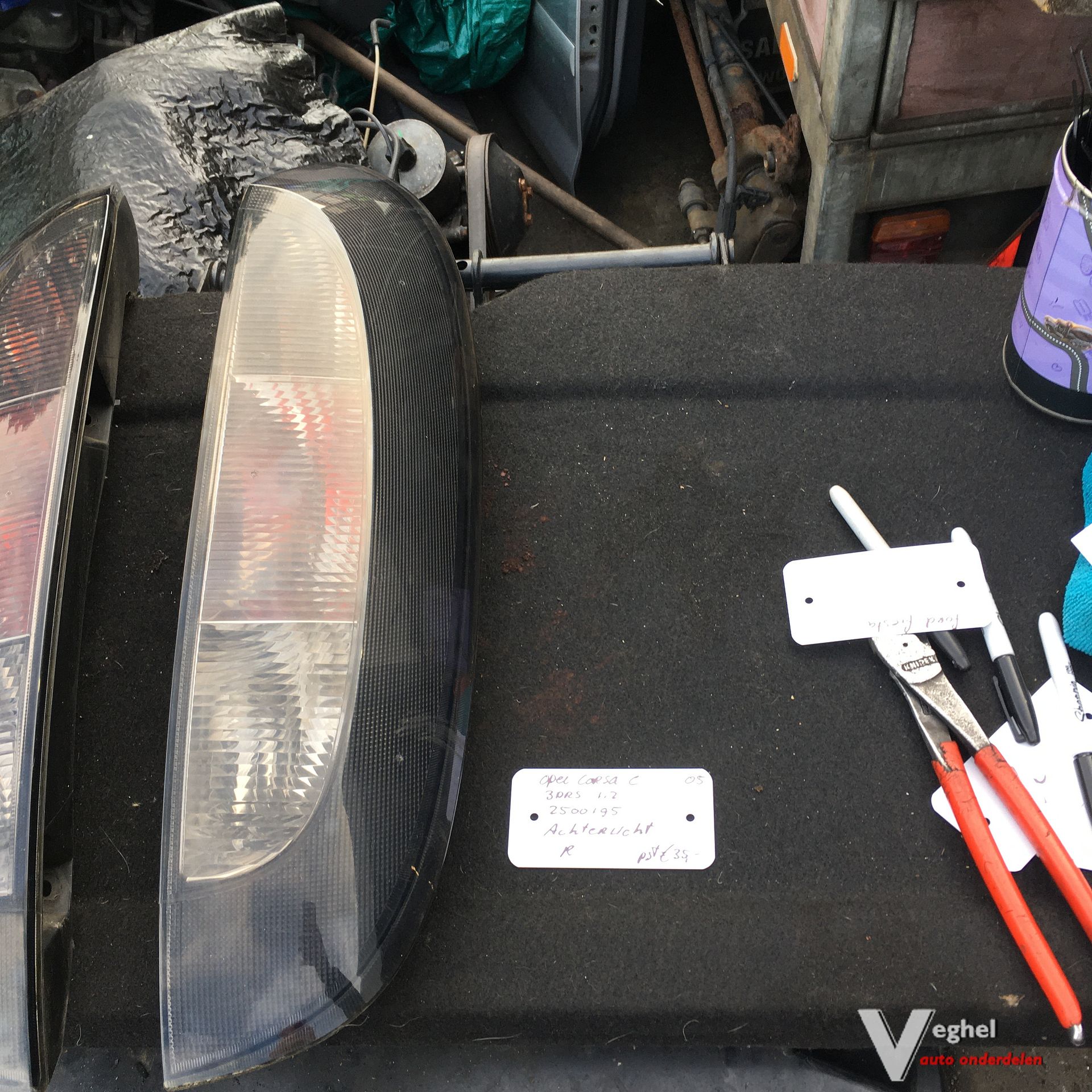 Opel Corsa C 1.2 3drs 2005 2500195 Achterlicht Links of Rechts tail light single usado en Menorca foto 2