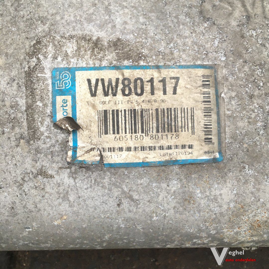 Vw Golf 3 1.4 B 3drs 1996 2500165 Einddemper muffler end muffler usado en Menorca foto 2