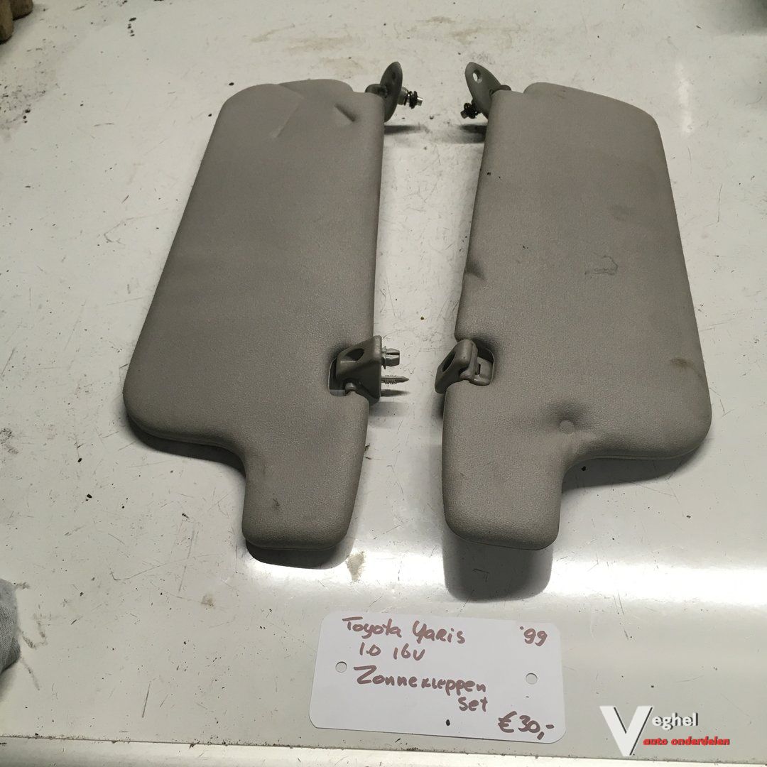 Toyota Yaris 1.0 16v 1999 2500189 Zonnekleppen set sun visor left and right usado en Menorca