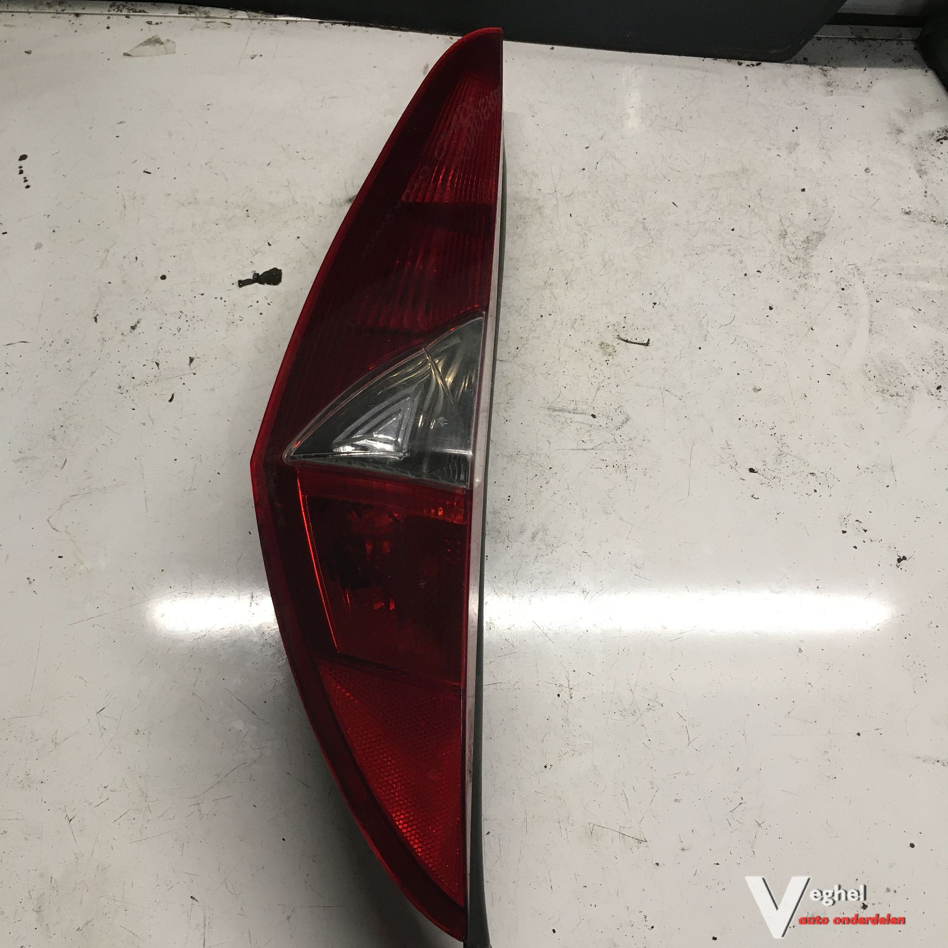 Fiat Punto 3drs 1.2 16v 2004 2500222 Achterlicht Links of Rechts tail light single usado en Menorca foto 5
