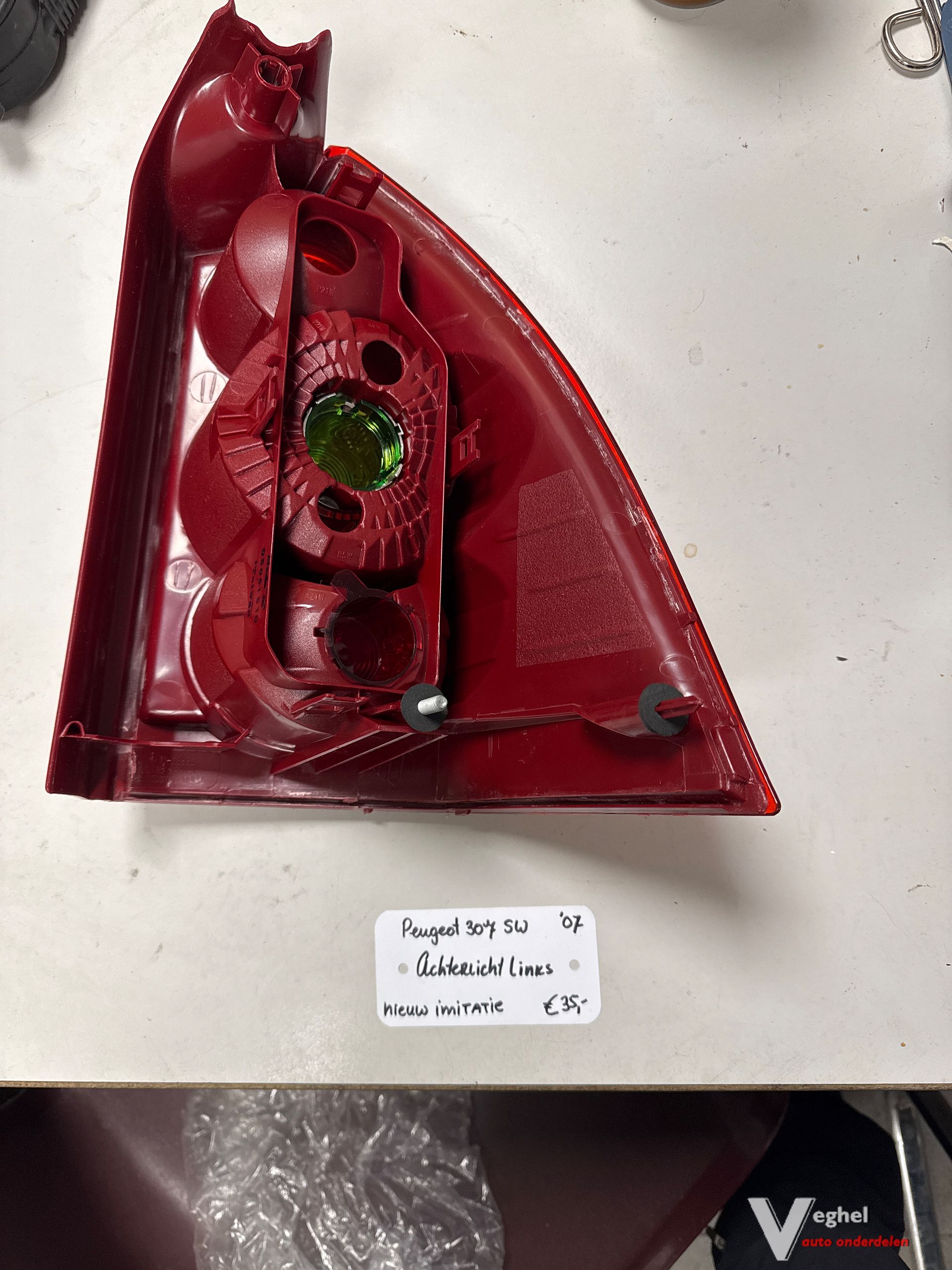 Peugeot 307 SW 2007 Achterlicht Links nuevo tail light single usado en Menorca foto 2