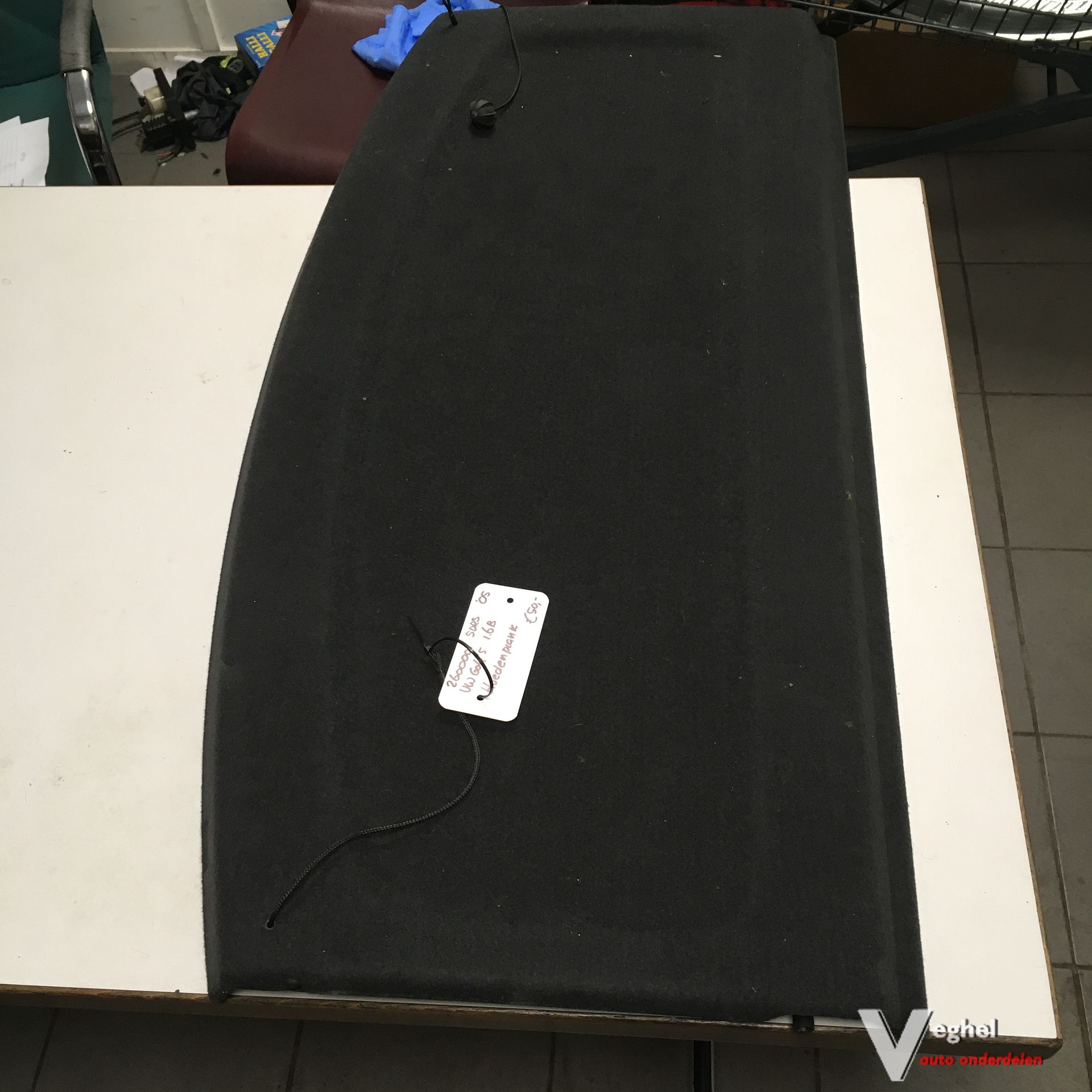 Vw Golf 5 1.6B 2005 5drs 2600001 Hoedenplank rear shelf roll cover usado en Menorca foto 2