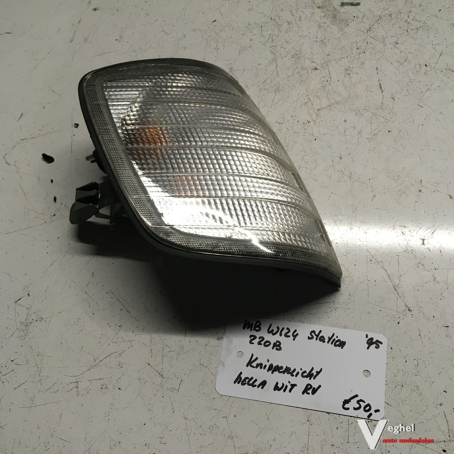 Mercedes W124 220B 1995 Knipperlicht Hella wit Rechtsvoor blinker single usado en Menorca