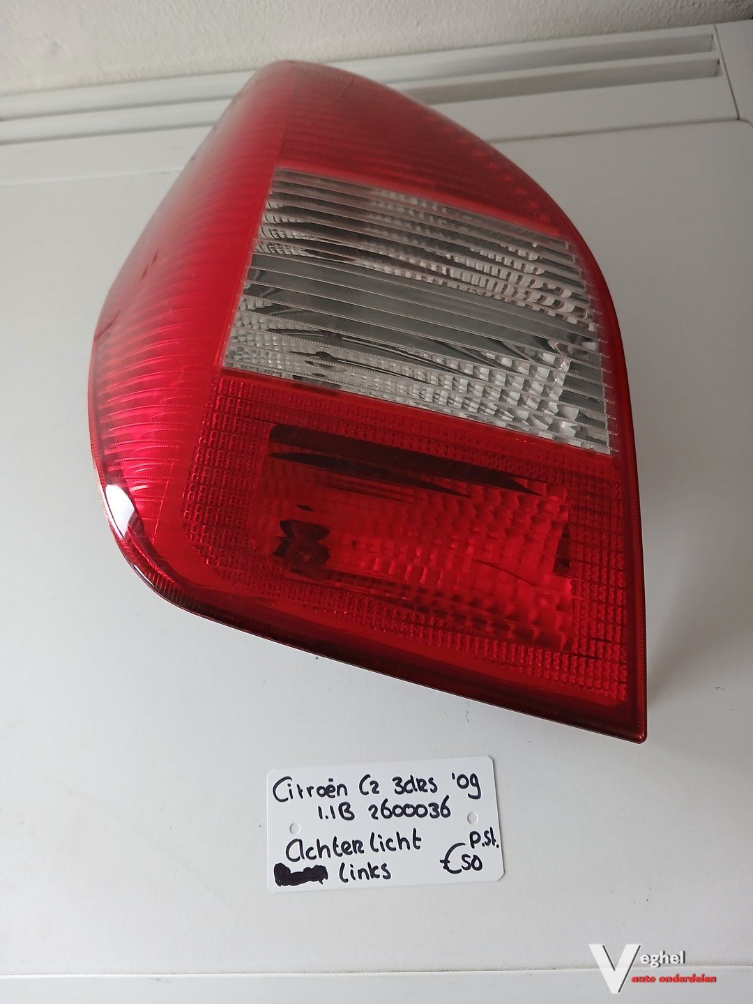 Citroen C2 3drs 1.1B 2600036 Achterlicht LA of RA '09 tail light left and right usado en Menorca