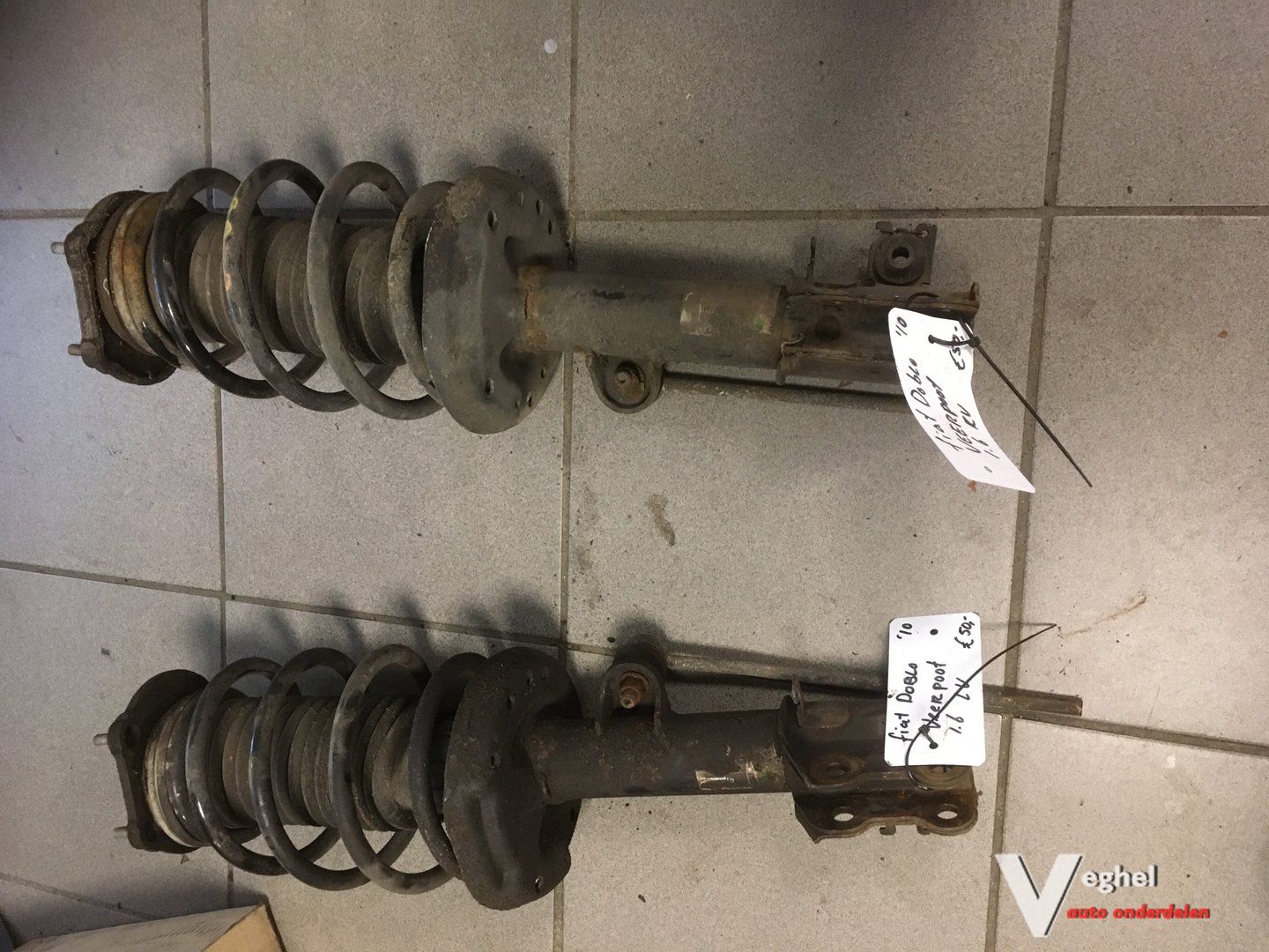 Fiat Doblo 1.6D '10 veerpoot links of rechts voor strut complete left and right usado en Menorca