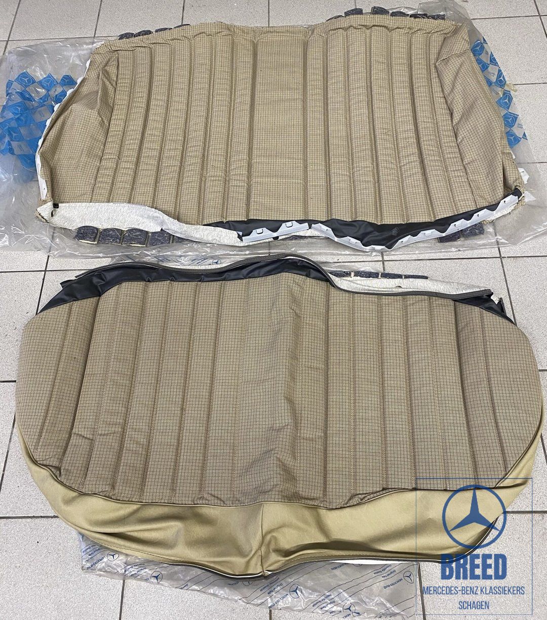 NEW NOS rear seat upholstery set beige for Mercedes-Benz W201 pre facelift seat upholstery usado en Menorca