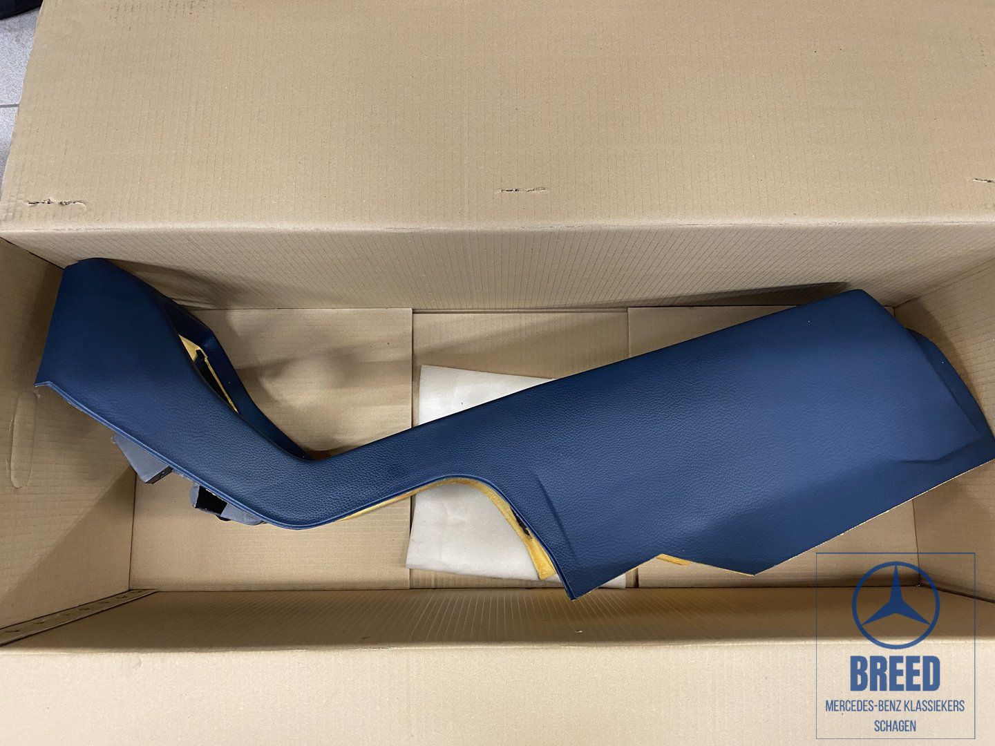 NEW NOS center console blue for Mercedes-Benz W123 centre console usado en Menorca foto 2