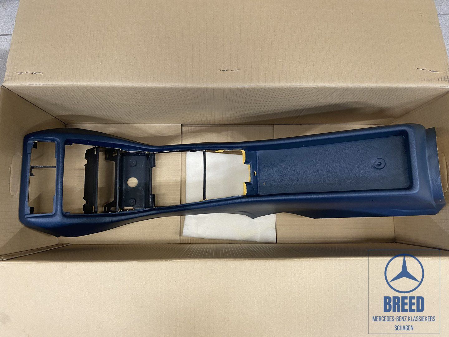 NEW NOS center console blue for Mercedes-Benz W123 centre console usado en Menorca