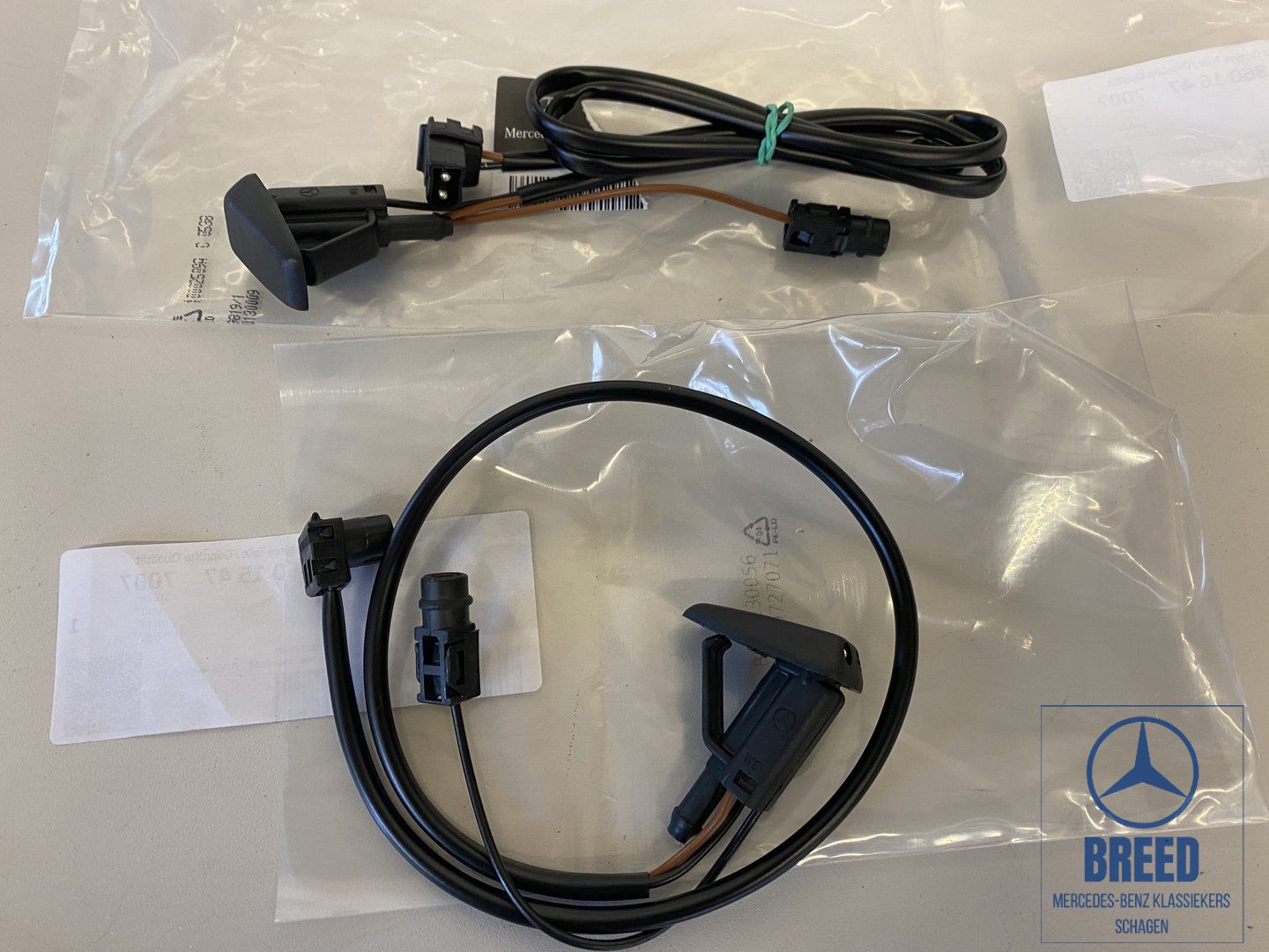 NEW NOS windshield wiper nozzle L+R for Mercedes-Benz W124 windscreen washer nozzle usado en Menorca