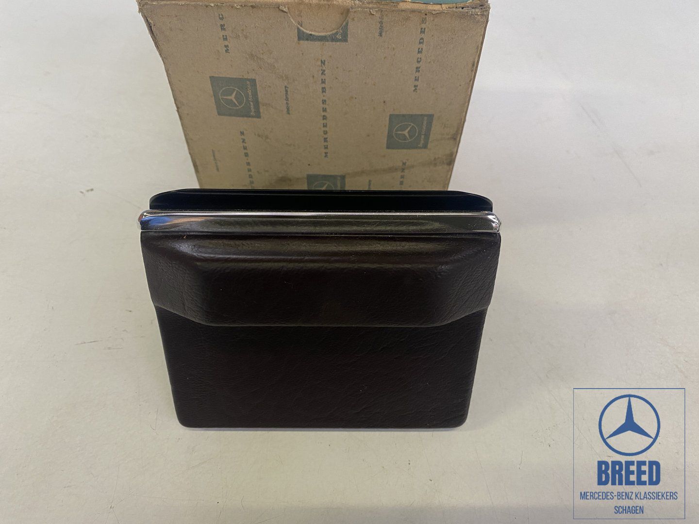 NEW NOS ash tray red for Mercedes-Benz W114 W115 /8 ashtray usado en Menorca