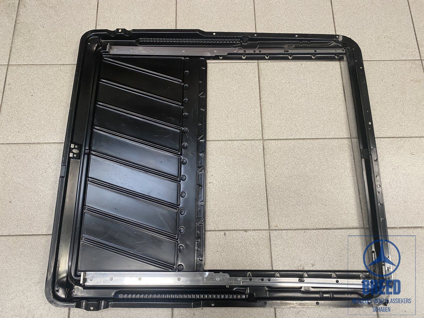 NEW NOS sunroof frame for Mercedes-Benz W201 sliding roof usado en Menorca