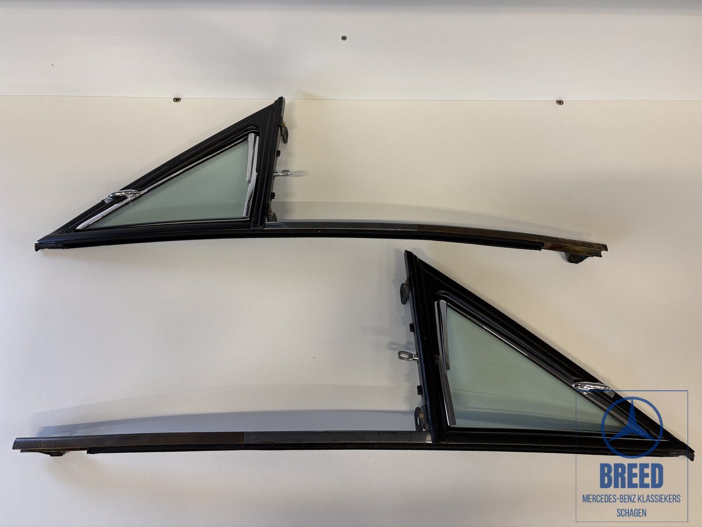 NEW NOS vent window L+R for Mercedes-Benz W114 coupe door window set of 2 usado en Menorca