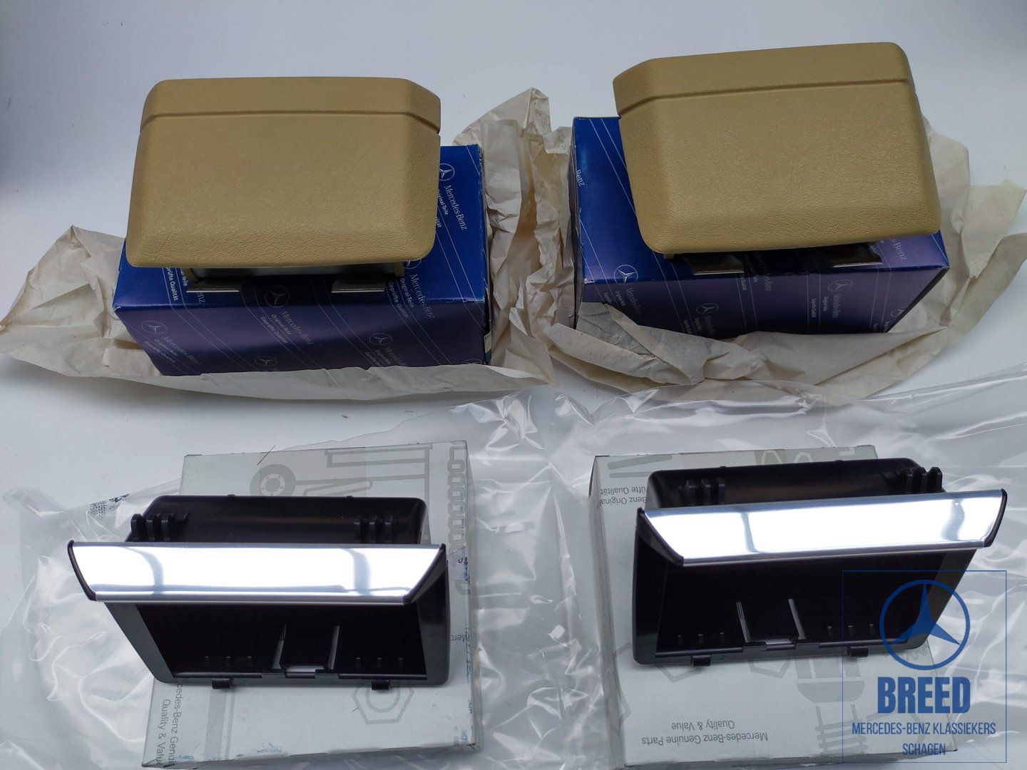 NOS set asbakken met houder crème L+R achter Mercedes W123 ashtray usado en Menorca