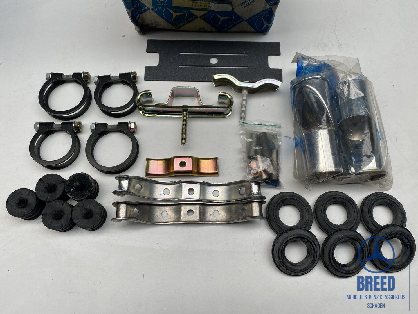 NOS montageset escape voor Mercedes-Benz W116 S-Clase exhaust fixing set usado en Menorca
