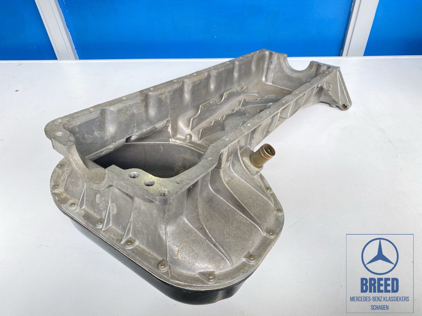 NEW NOS oil pan for Mercedes-Benz M110 Motor R107 C107 W114 W116 sump usado en Menorca
