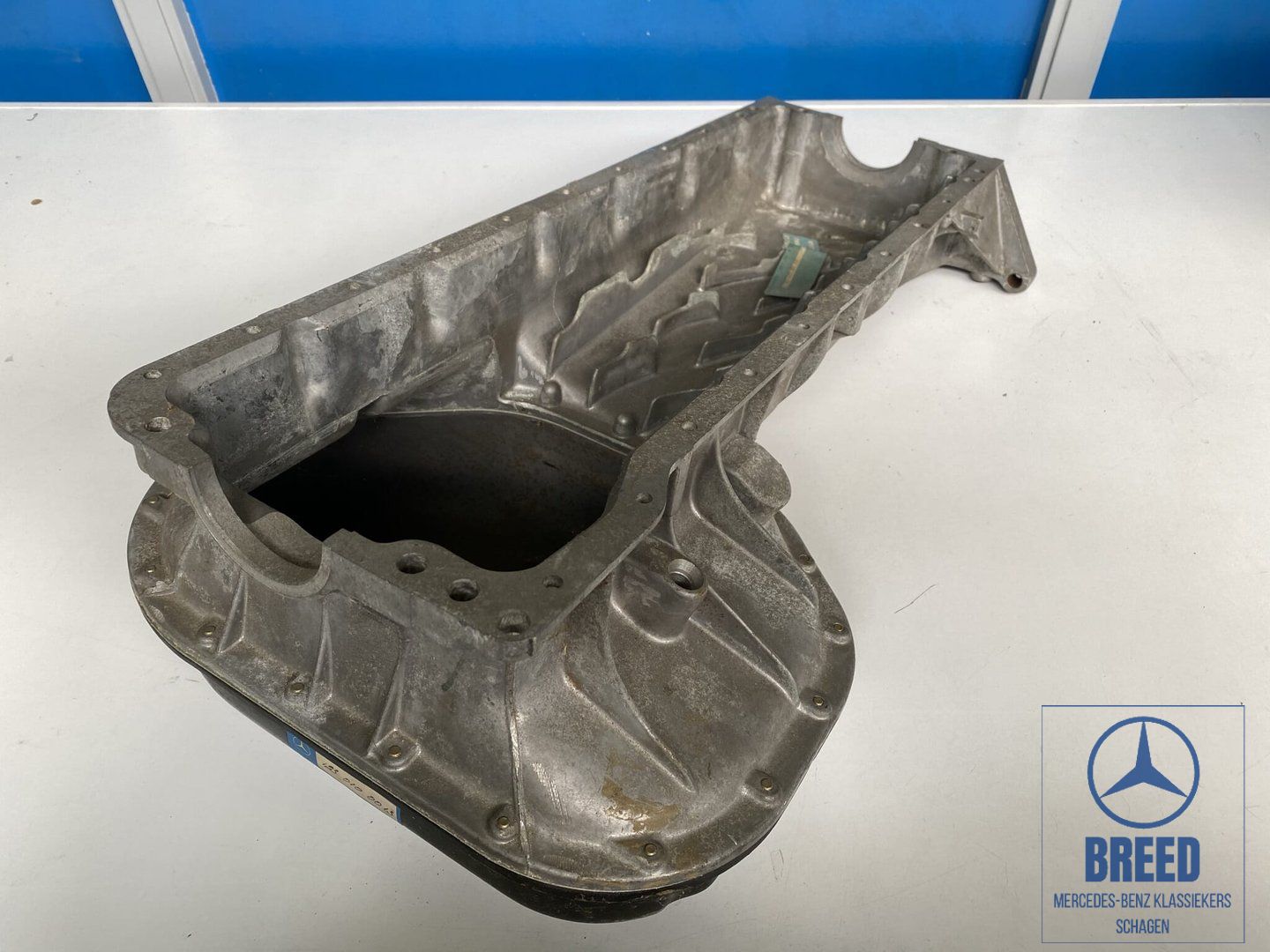 NEW NOS oil pan for Mercedes-Benz M123 Motor W123 250 sump usado en Menorca