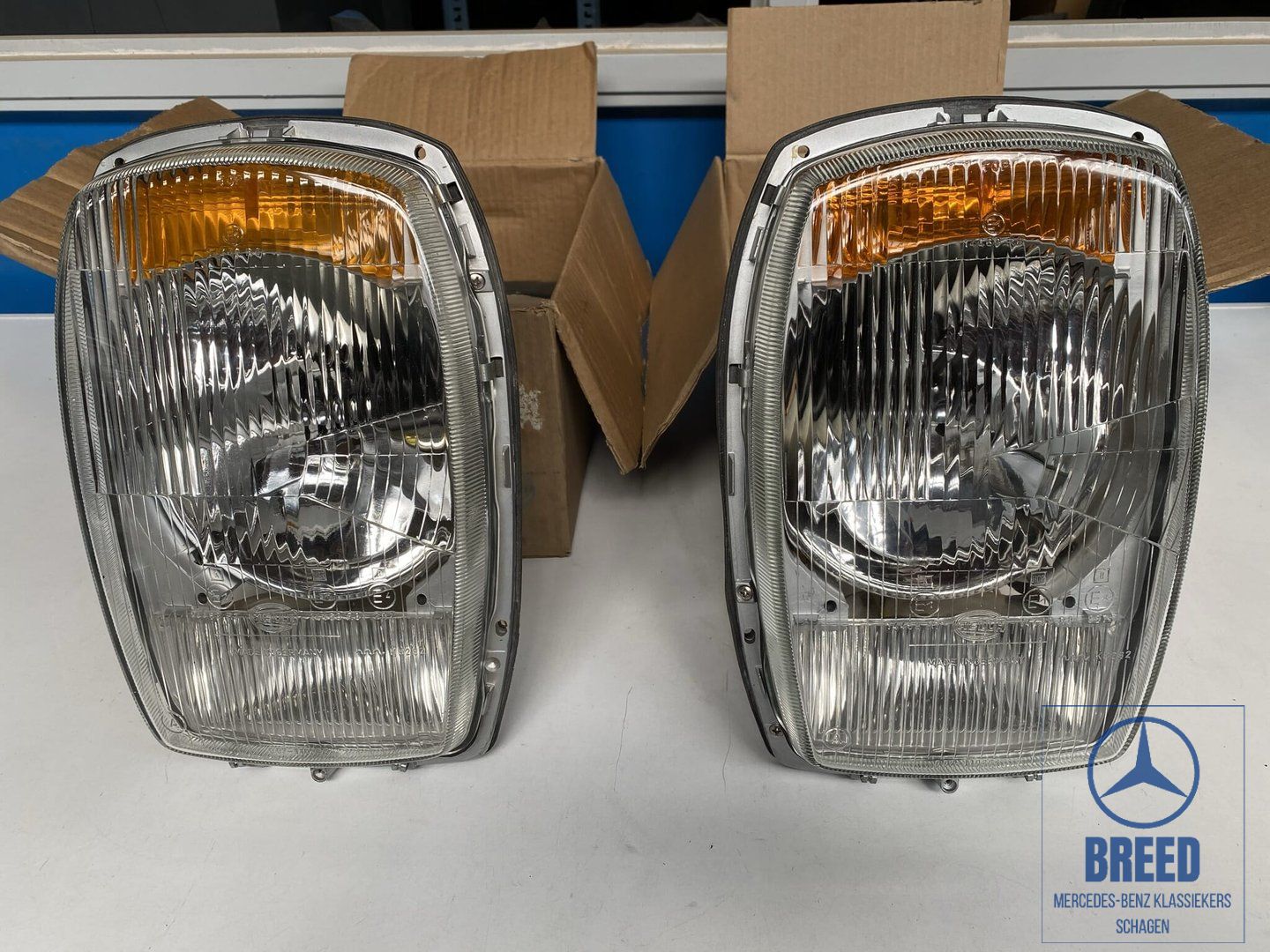 NEW NOS set Hella H1 lighting units for Mercedes-Benz W114 W115 /8 headlight left and right usado en Menorca
