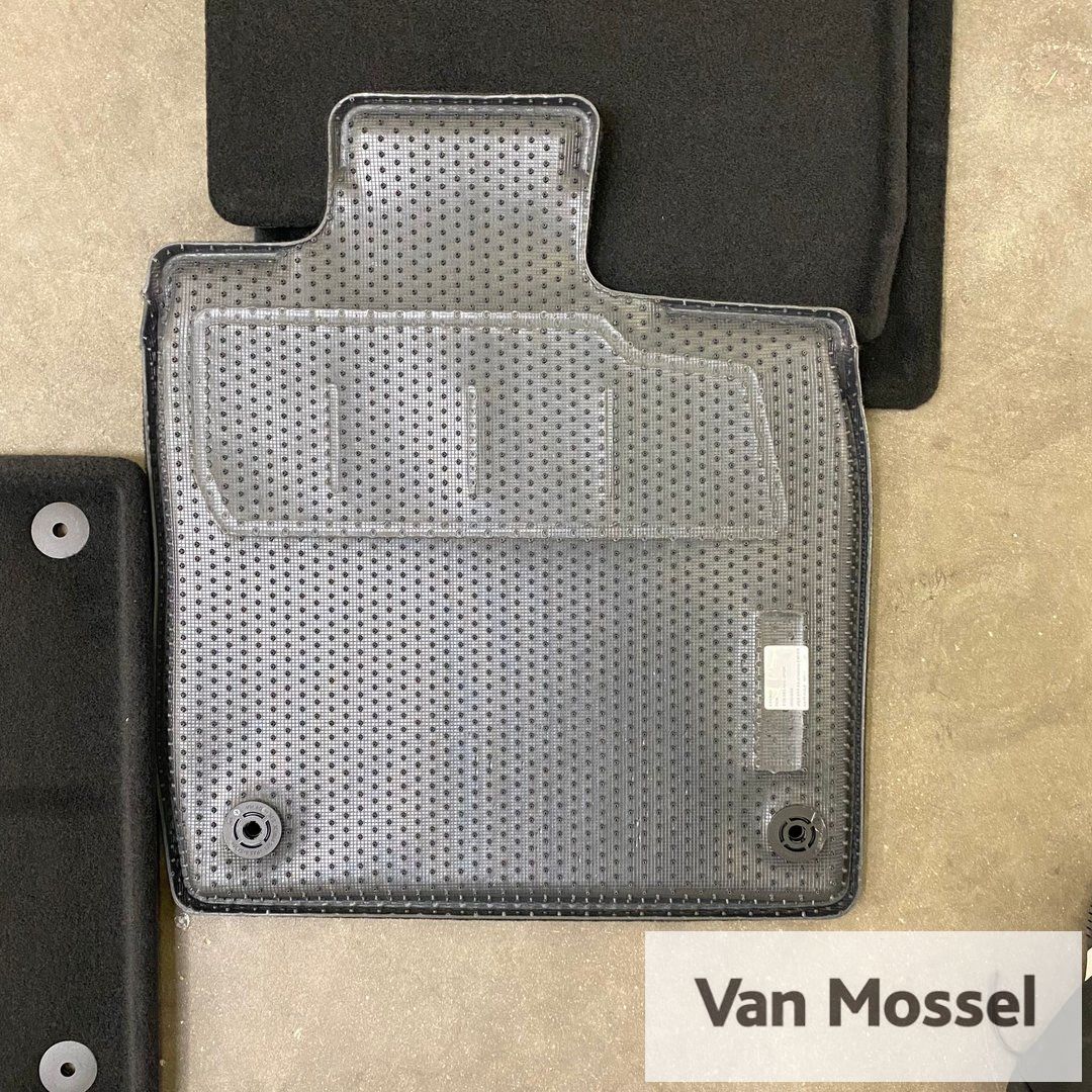 VW ID.4 Mattenset car mats complete usado en Menorca foto 3