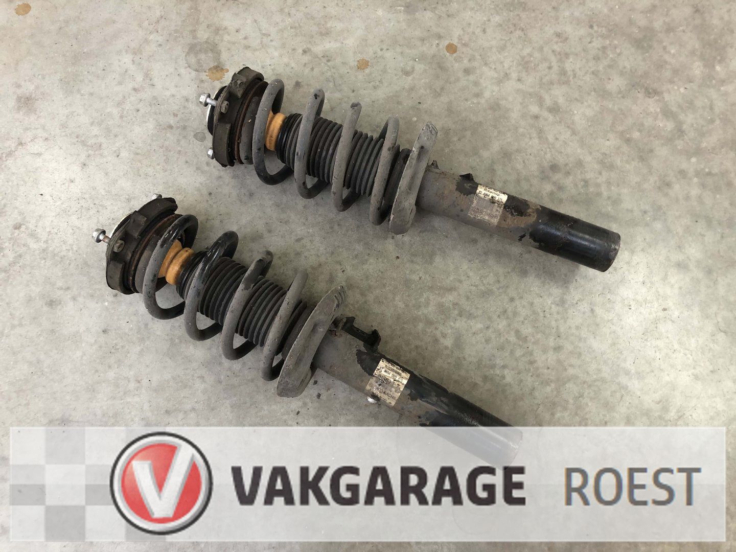Veerpoot o.a. Audi A3 8P 1T0413031CF / AU350V608B strut complete single usado en Menorca