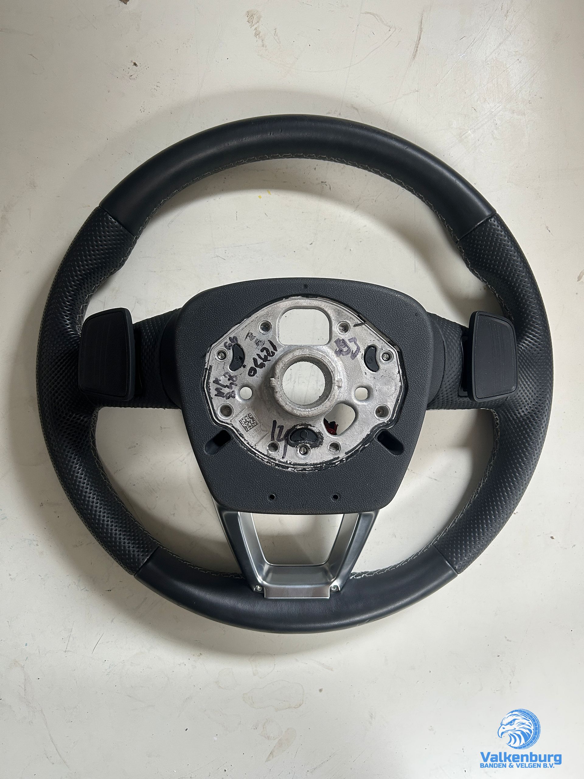 originalinal Audi A4 S4 Q4 Q5 Q7 Q8 S line leder geperforeerd stuurwiel stuurbediening flippers steering wheel usado en Menorca foto 2