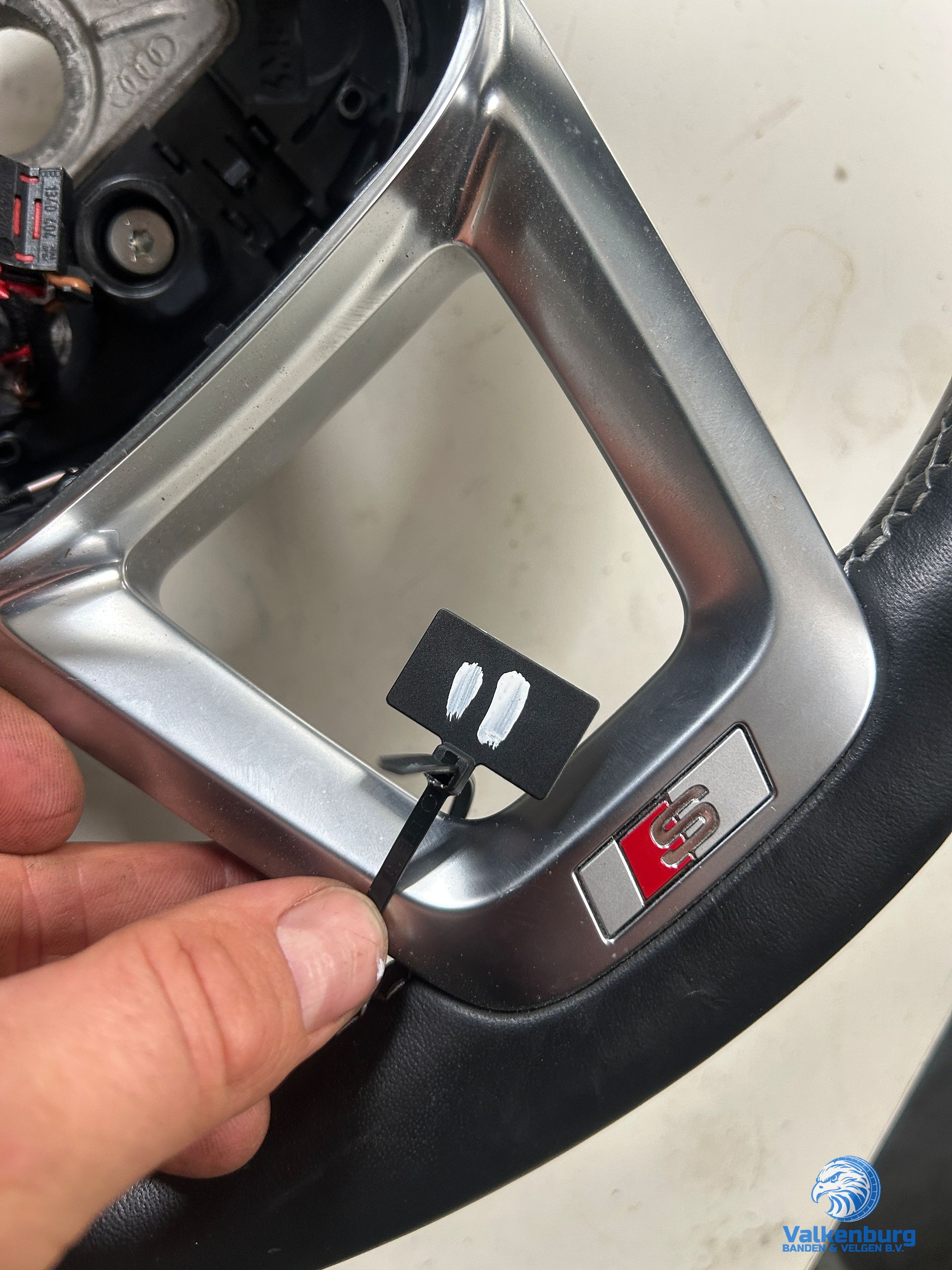 originalinal Audi A4 S4 Q4 Q5 Q7 Q8 S line leder geperforeerd stuurwiel stuurbediening flippers steering wheel usado en Menorca foto 4