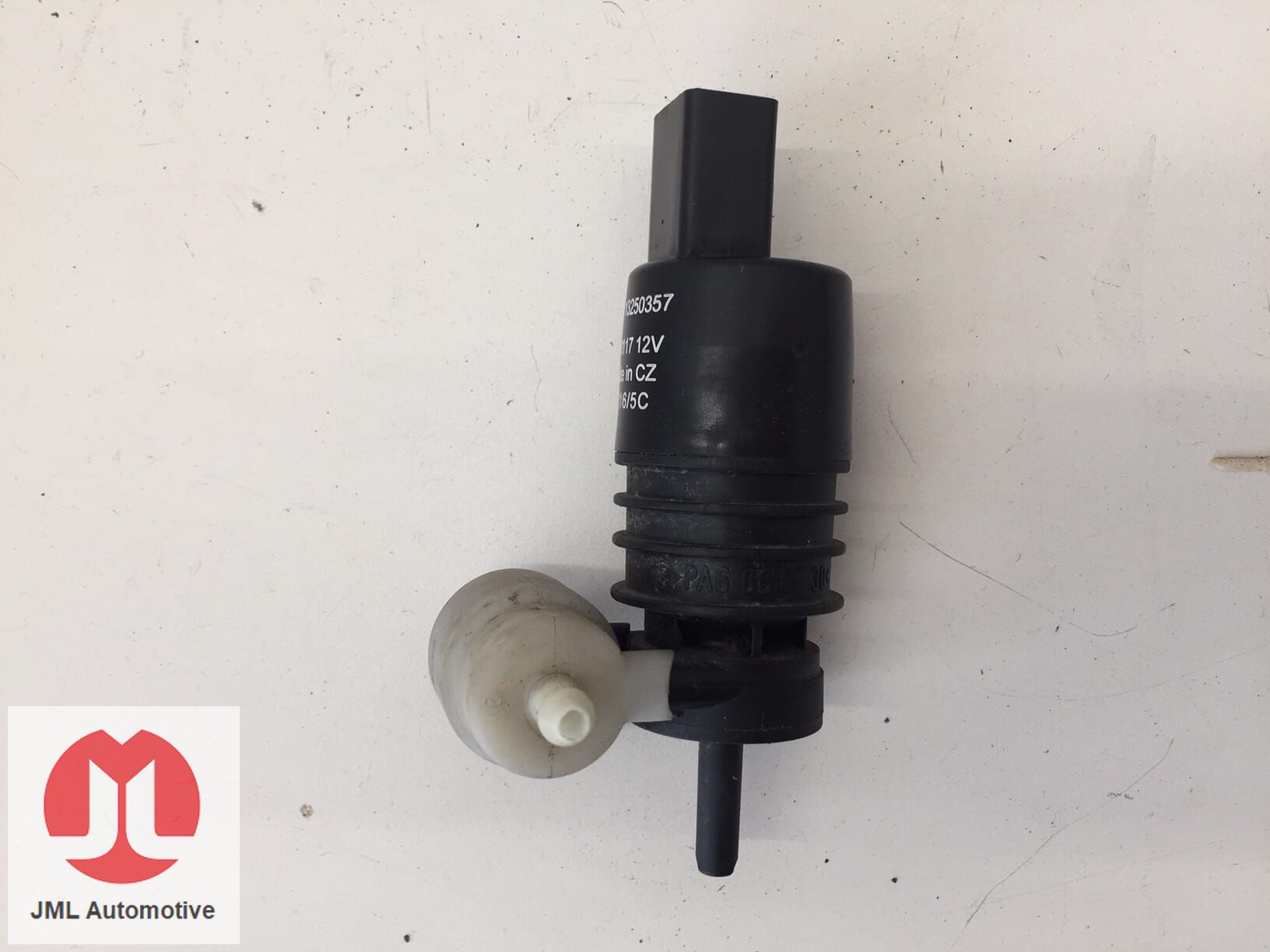 RUITENSPROEIERPOMP RUITENSPROEIER POMP OPEL ADAM windshield washer pump usado en Menorca