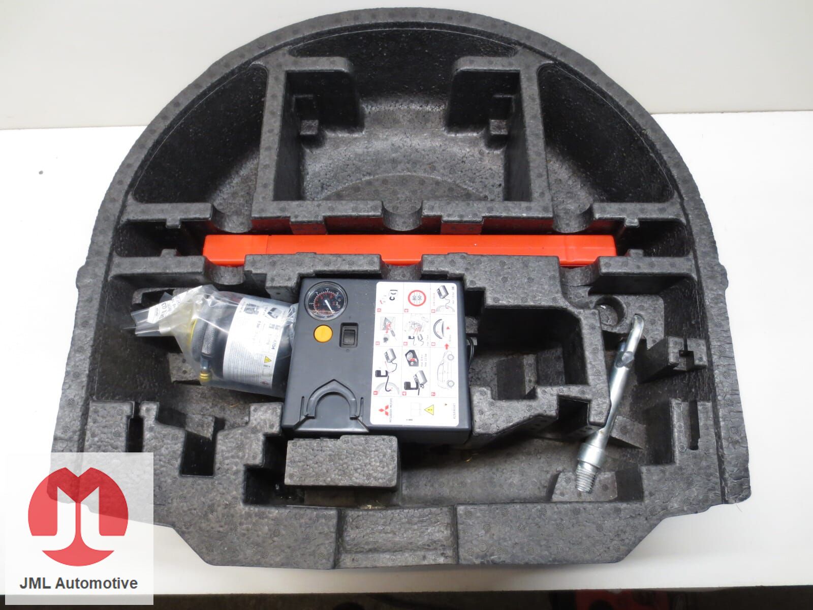 RESERVEWIELBAK FOAM INLEG COMPRESSOR MITSUBISHI COLT upholstery boot usado en Menorca