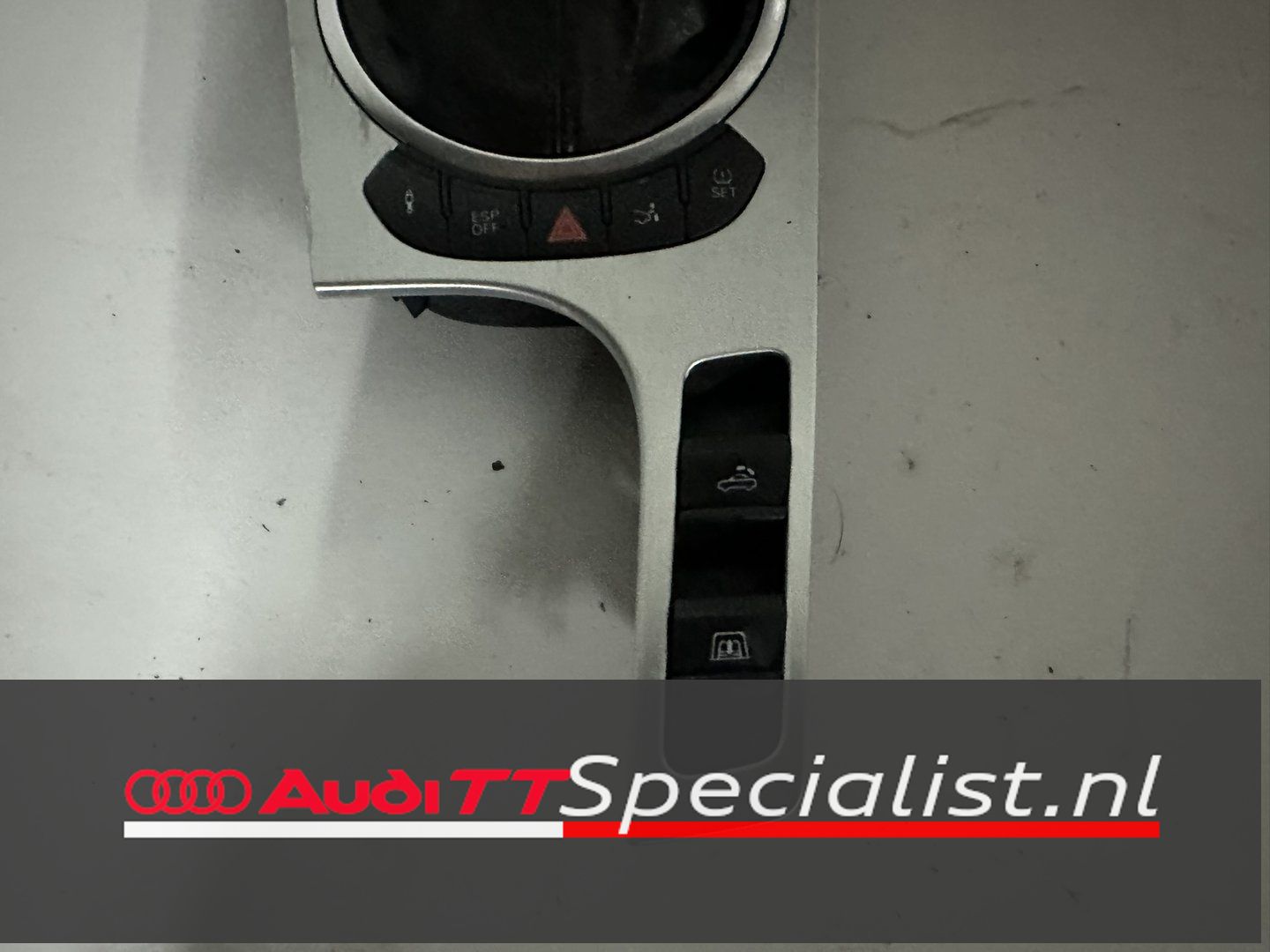Versnellingspook hoes met stuk middelconsole Audi TT MK2 8J gear lever cover usado en Menorca foto 3
