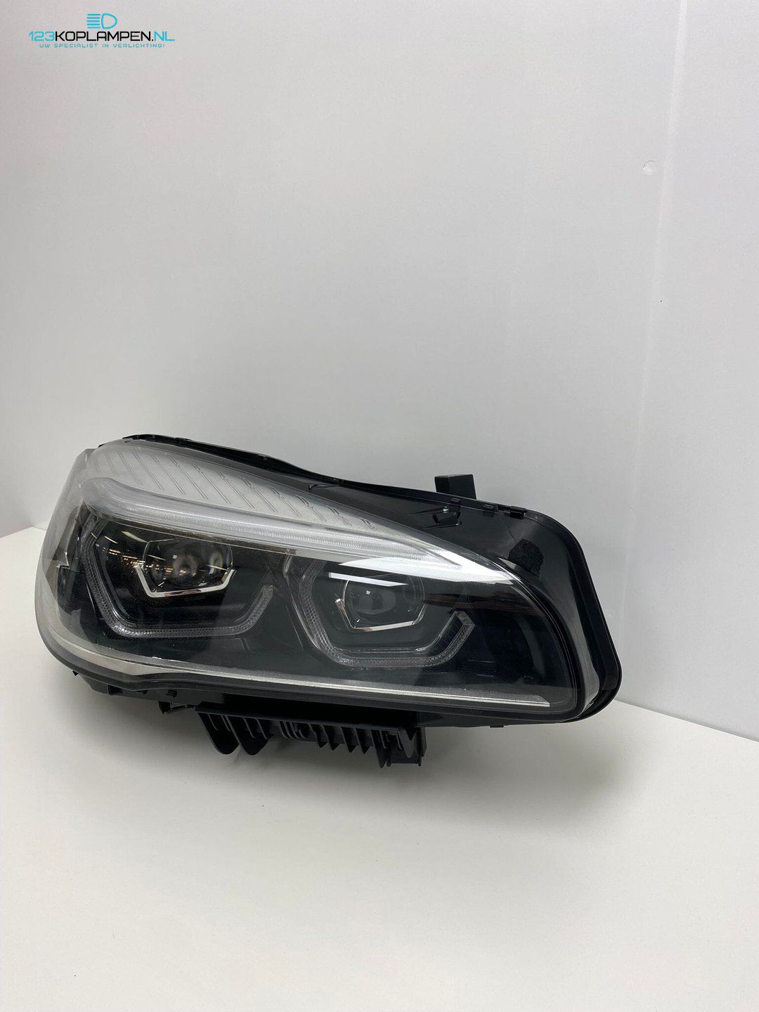 (VR) BMW F45 F46 Facelift Full Led koplamp rechts headlight left and right usado en Menorca