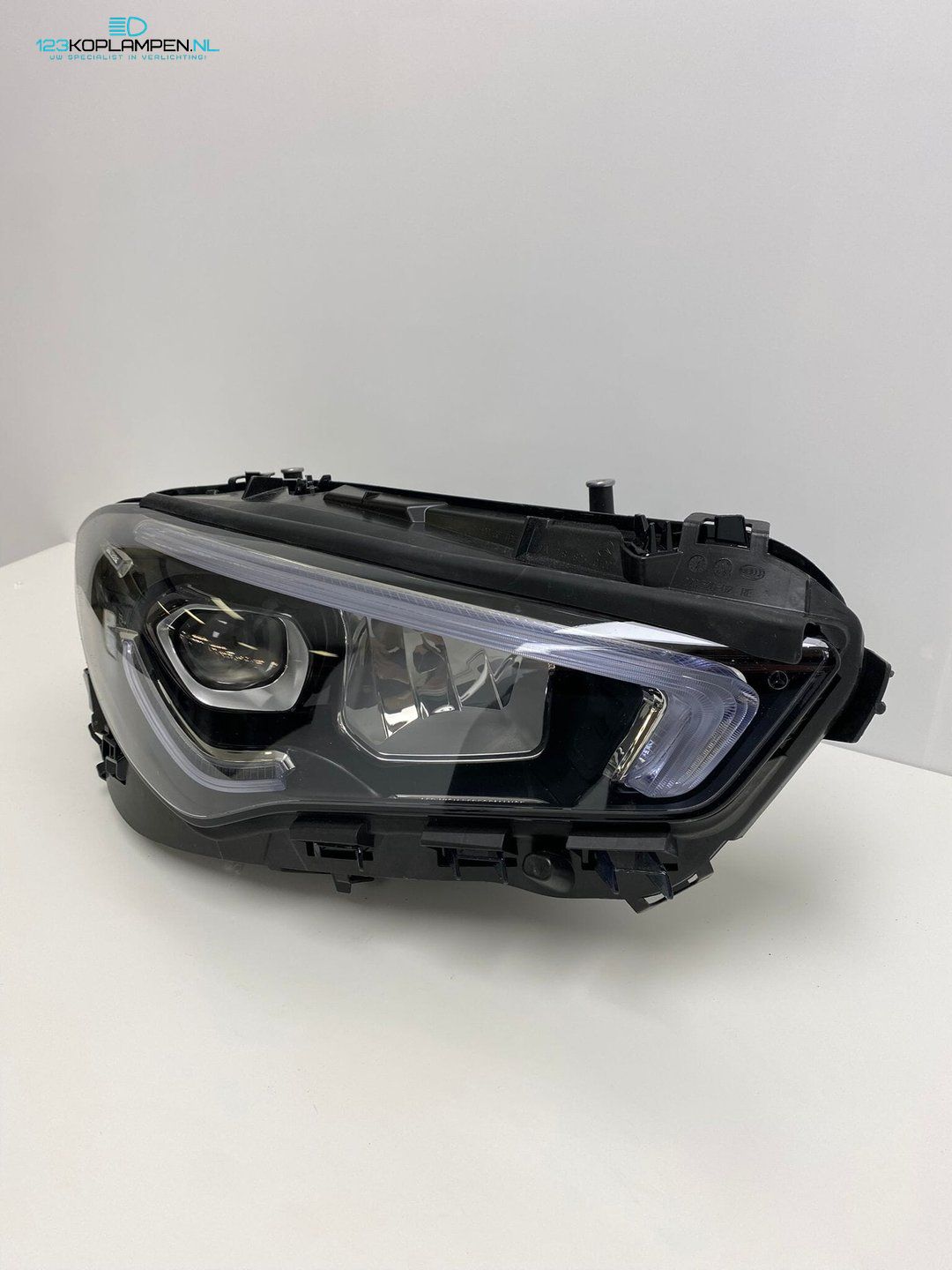 (VR) Mercedes CLA W118 Performance Led koplamp rechts headlight left and right usado en Menorca foto 3