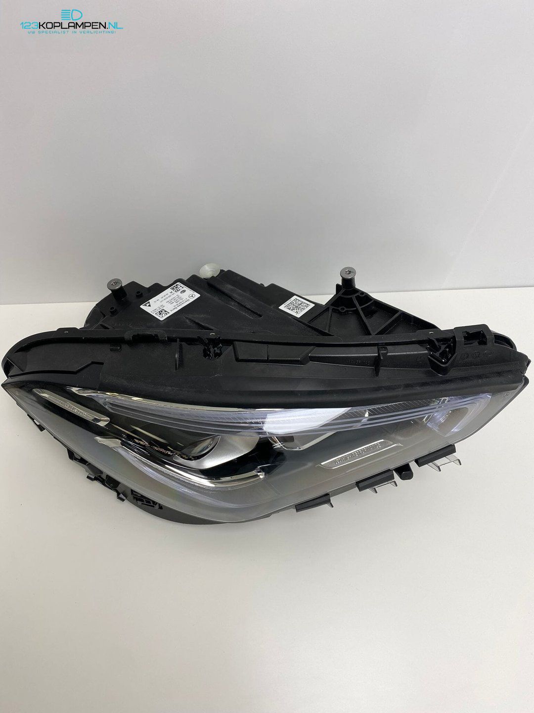 (VR) Mercedes CLA W118 Performance Led koplamp rechts headlight left and right usado en Menorca foto 2