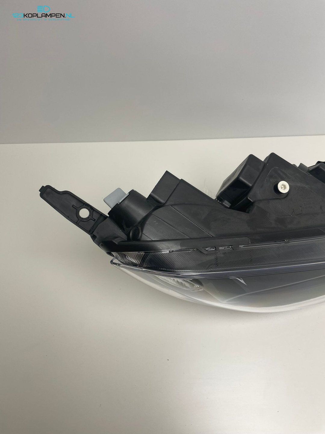 (VR) Ford Transit Courier Connect MK2 koplamp rechts halogeen black headlight left and right usado en Menorca foto 4