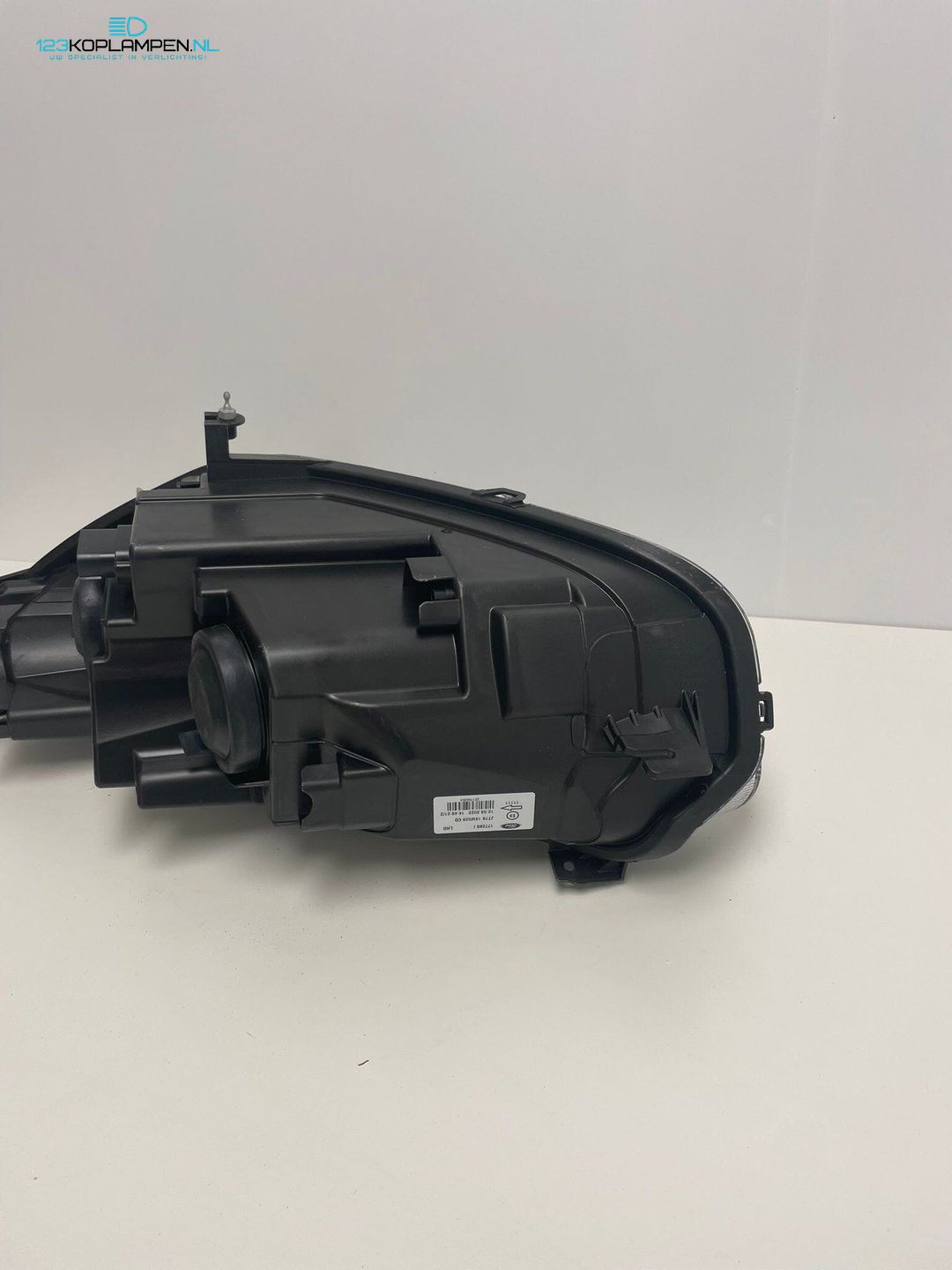 (VR) Ford Transit Courier Connect MK2 koplamp rechts halogeen black headlight left and right usado en Menorca foto 6