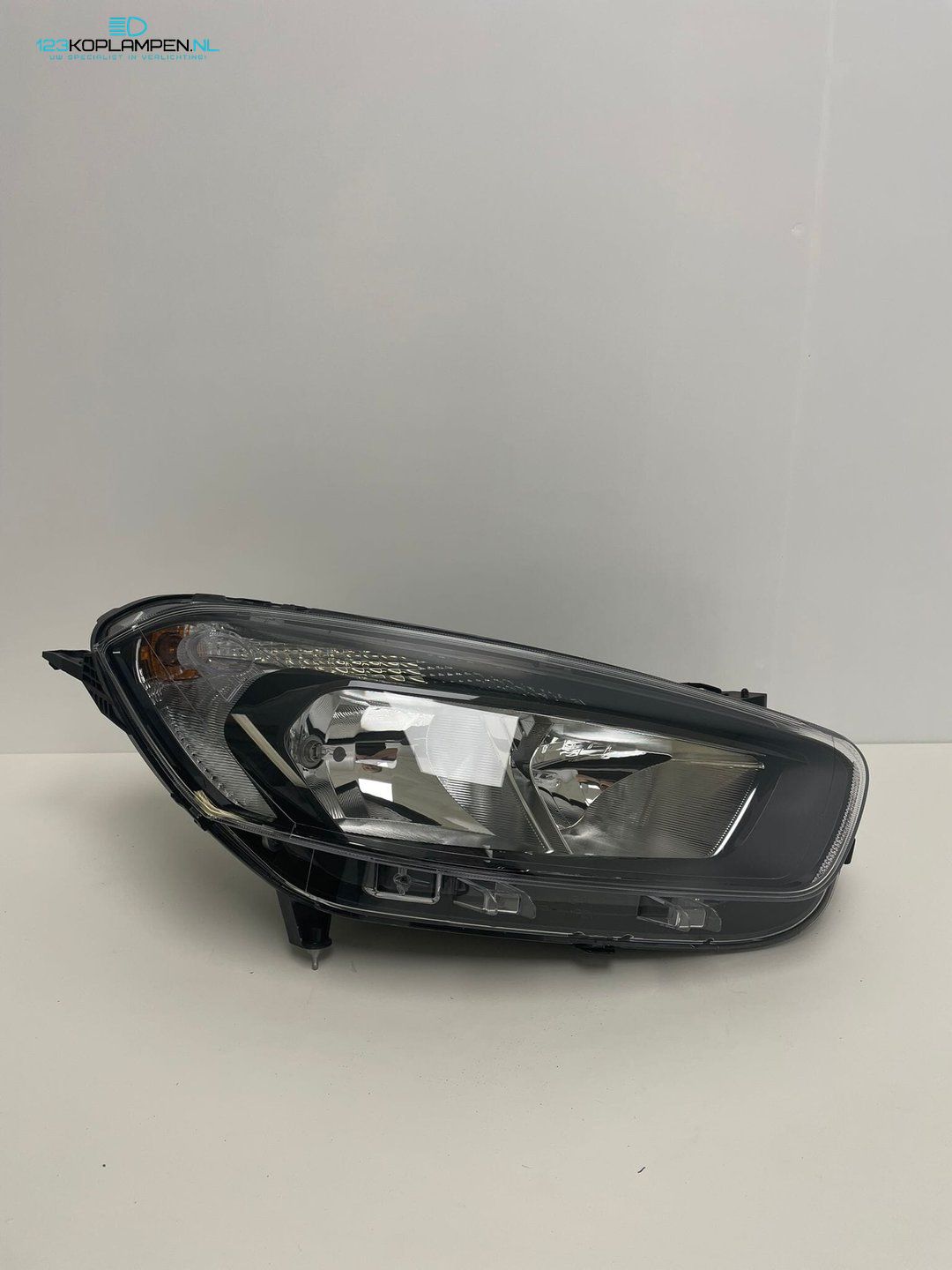 (VR) Ford Transit Courier Connect MK2 koplamp rechts halogeen black headlight left and right usado en Menorca