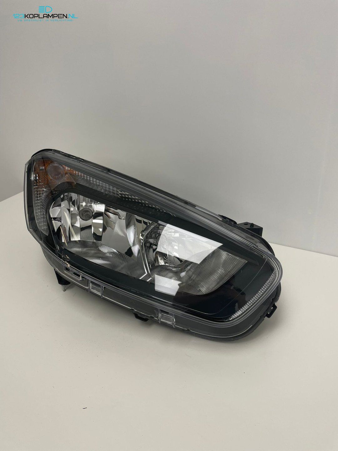 (VR) Ford Transit Courier Connect MK2 koplamp rechts halogeen black headlight left and right usado en Menorca foto 2
