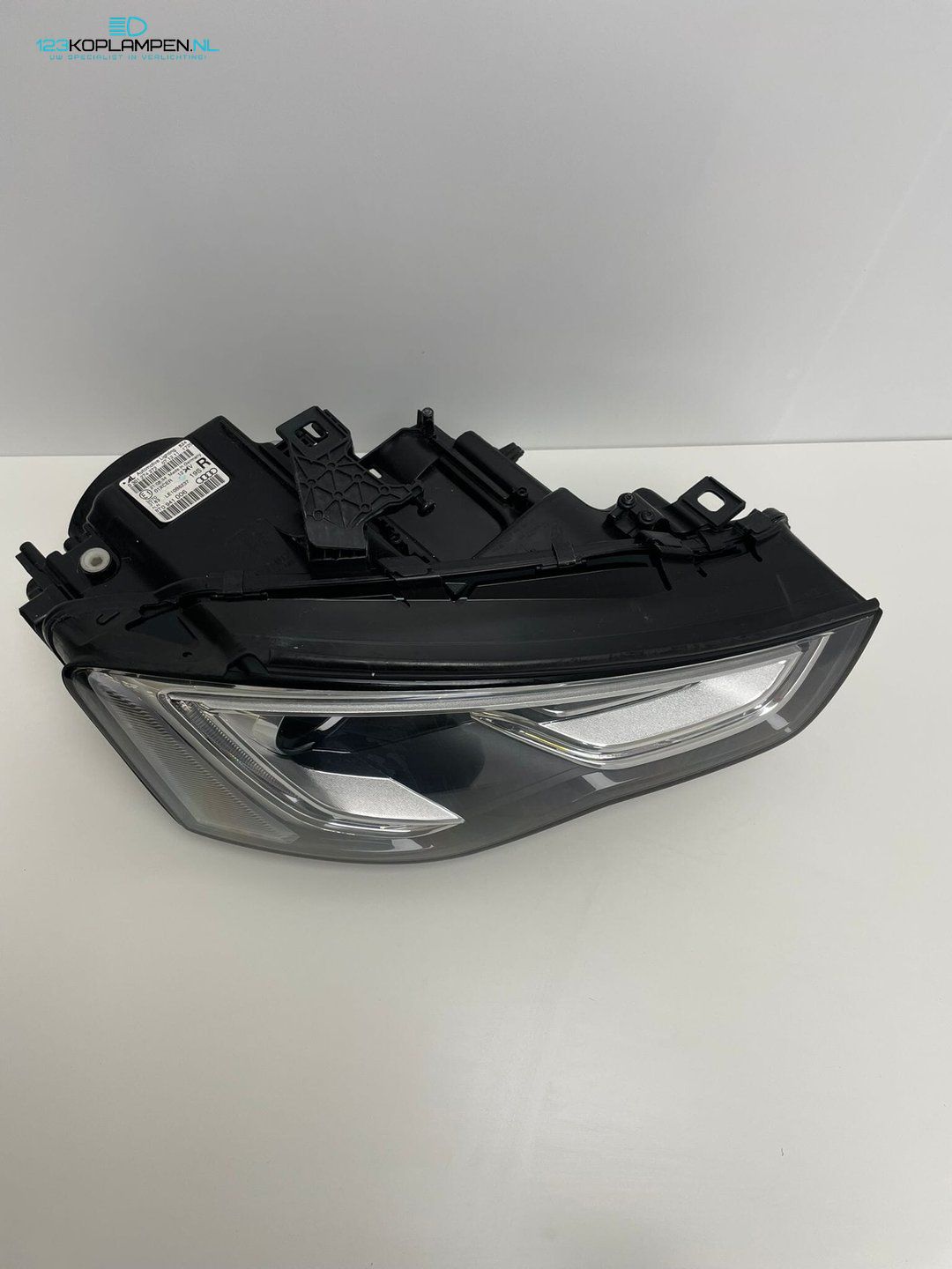 (VR) Audi A5 8T facelift Xenon Led koplamp rechts headlight left and right usado en Menorca foto 4