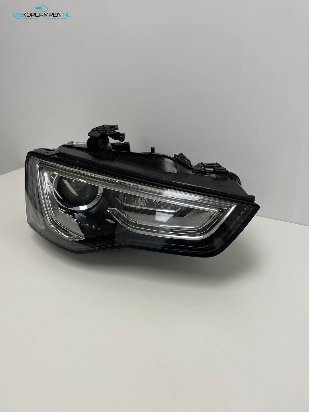 (VR) Audi A5 8T facelift Xenon Led koplamp rechts headlight left and right usado en Menorca foto 2