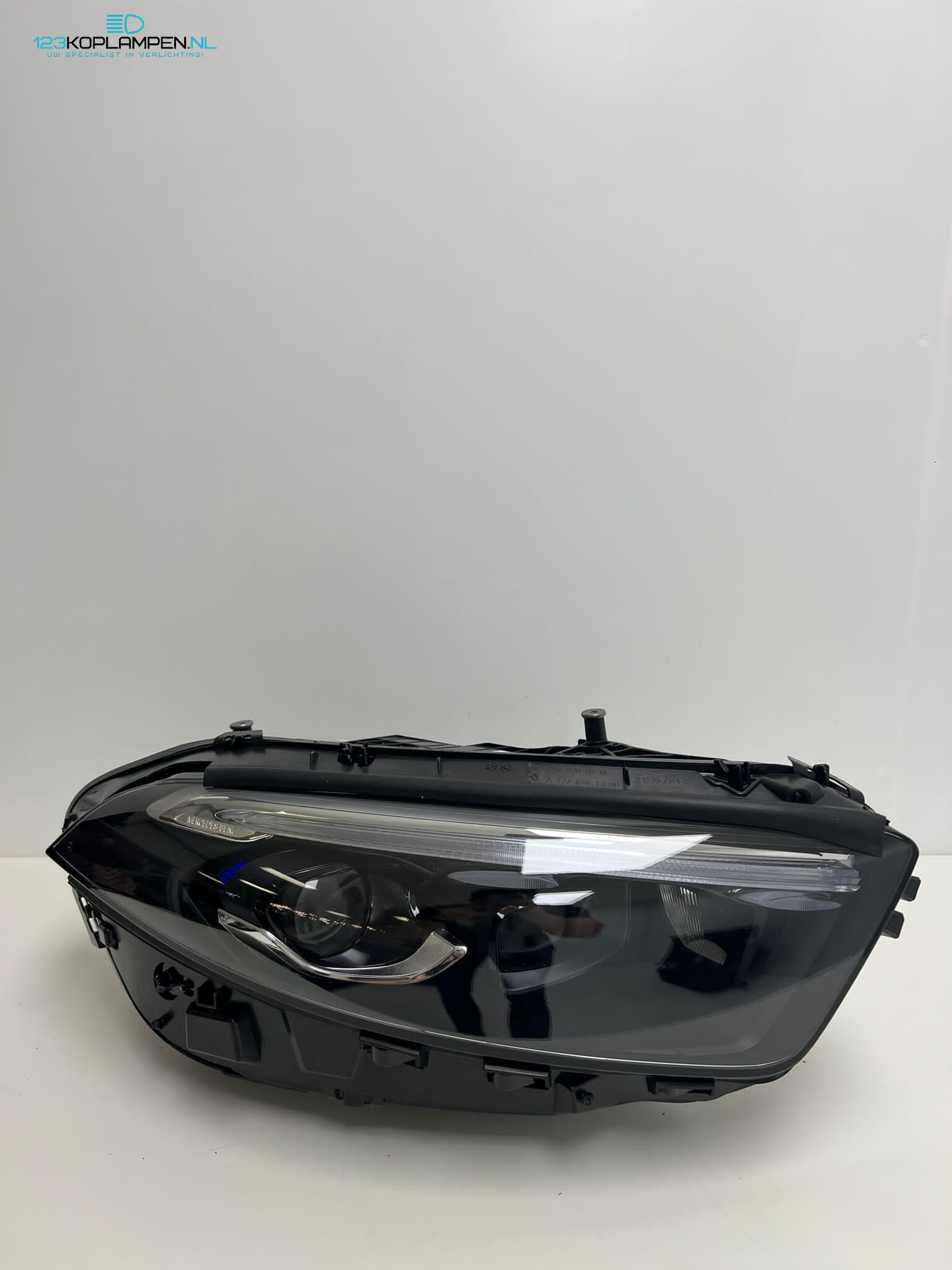 (VR) Mercedes W177 A Clase facelift Multibeam Led koplamp links rechts headlight left and right usado en Menorca foto 17