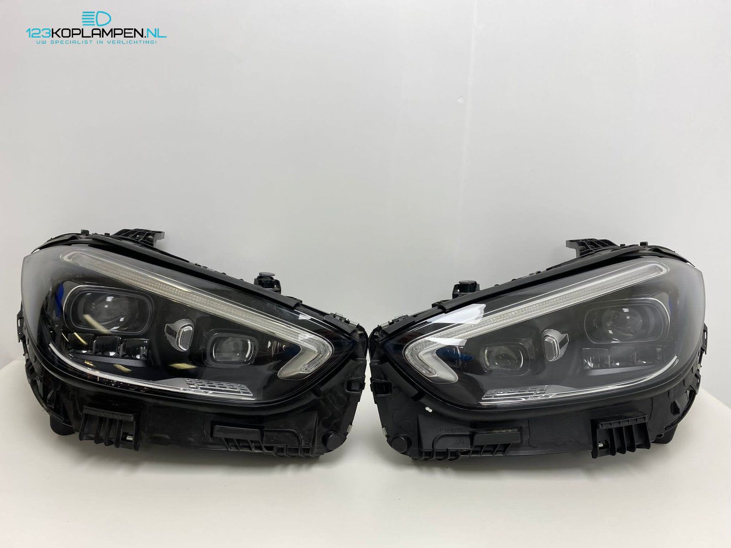 (VR) Mercedes W206 C Clase Digital Led koplamp links rechts headlight left and right usado en Menorca