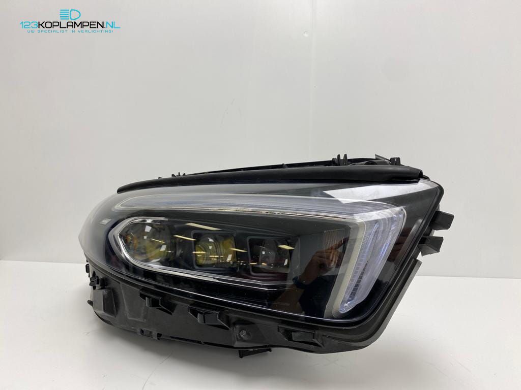 (VR) Mercedes A Clase W177 Multibeam led koplamp rechts headlight left and right usado en Menorca