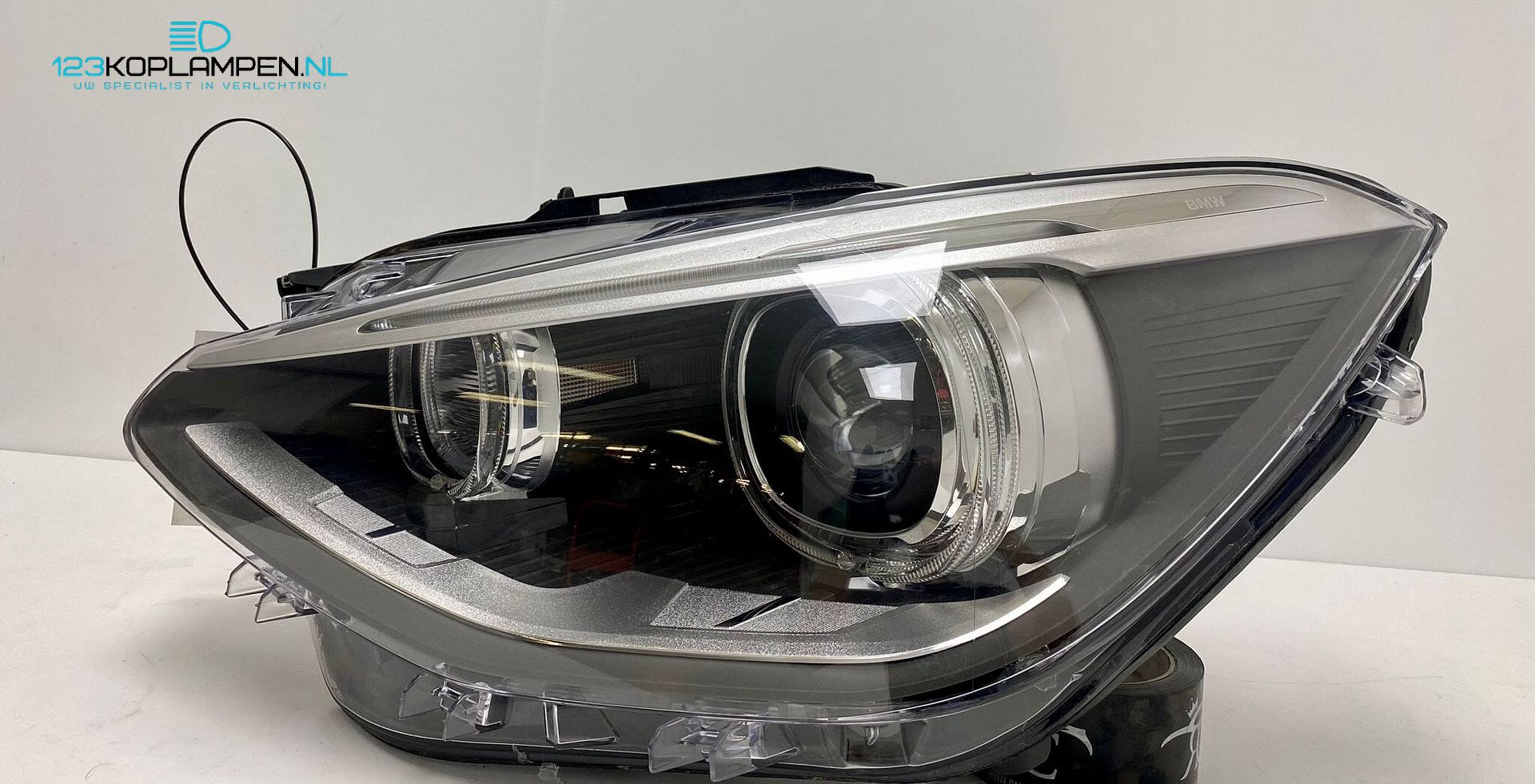 (VR) BMW 1 Serie F20 / F21 Xenon koplamp links headlight left and right usado en Menorca foto 2