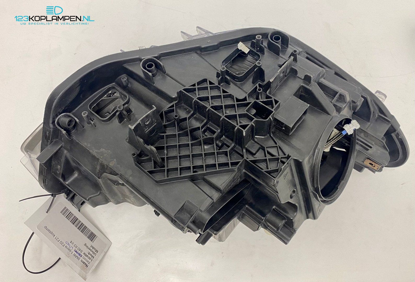 (VR) BMW 1 Serie F20 / F21 Xenon koplamp links headlight left and right usado en Menorca foto 4