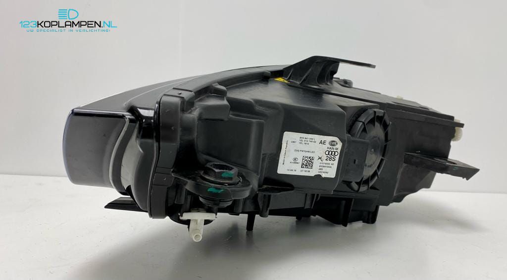 (VR) Audi A3 8V Xenon LED koplamp rechts 060/114K 044L headlight left and right usado en Menorca foto 3
